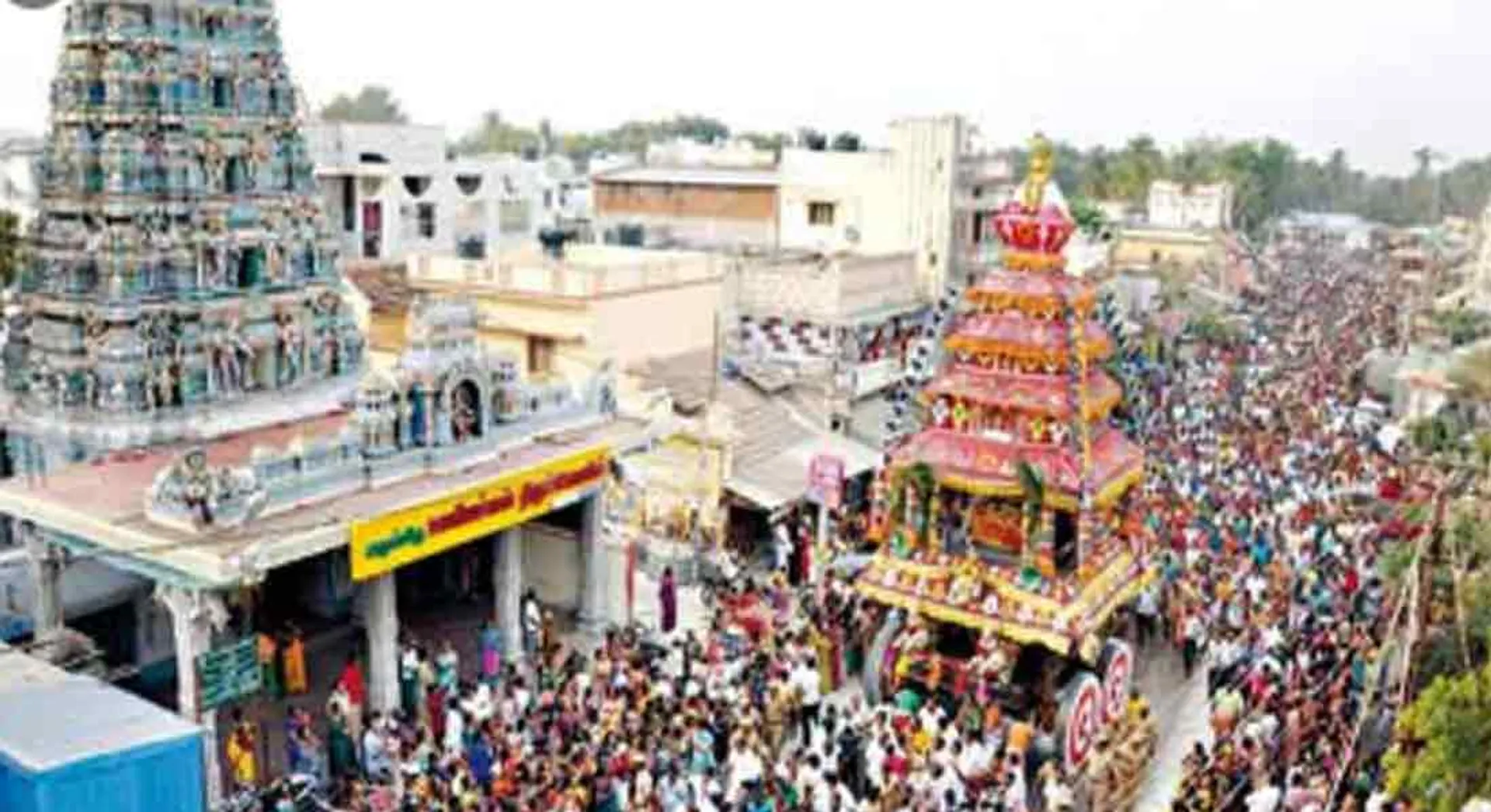  Thousands of devotees gathered at the Thaipoosam festival to begin ...
