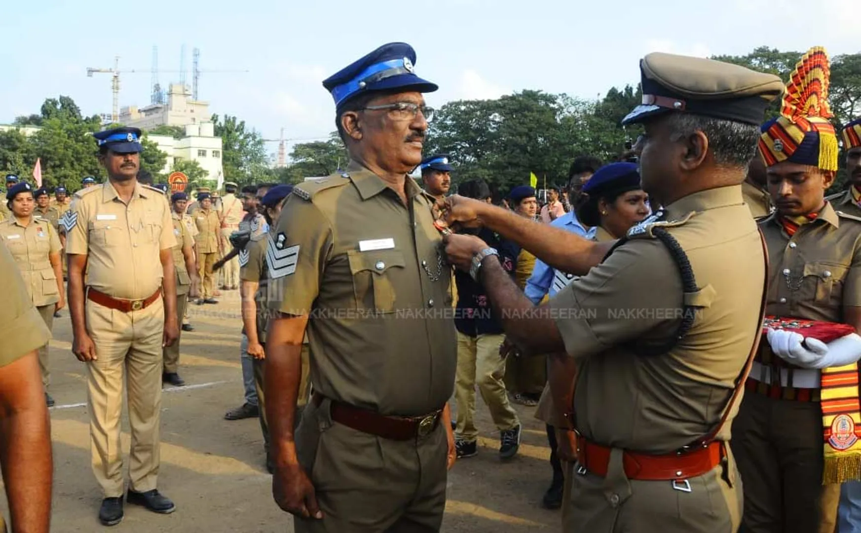 chennai police commissioner give medals to cops  
