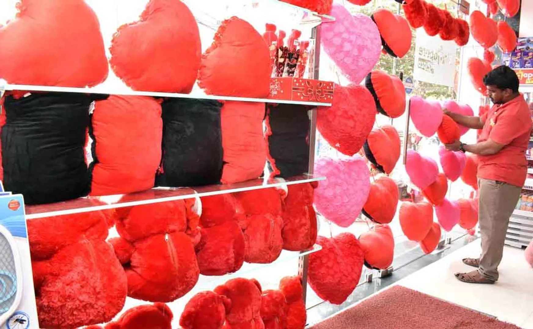 feb 14th lovers day erode district gift shops