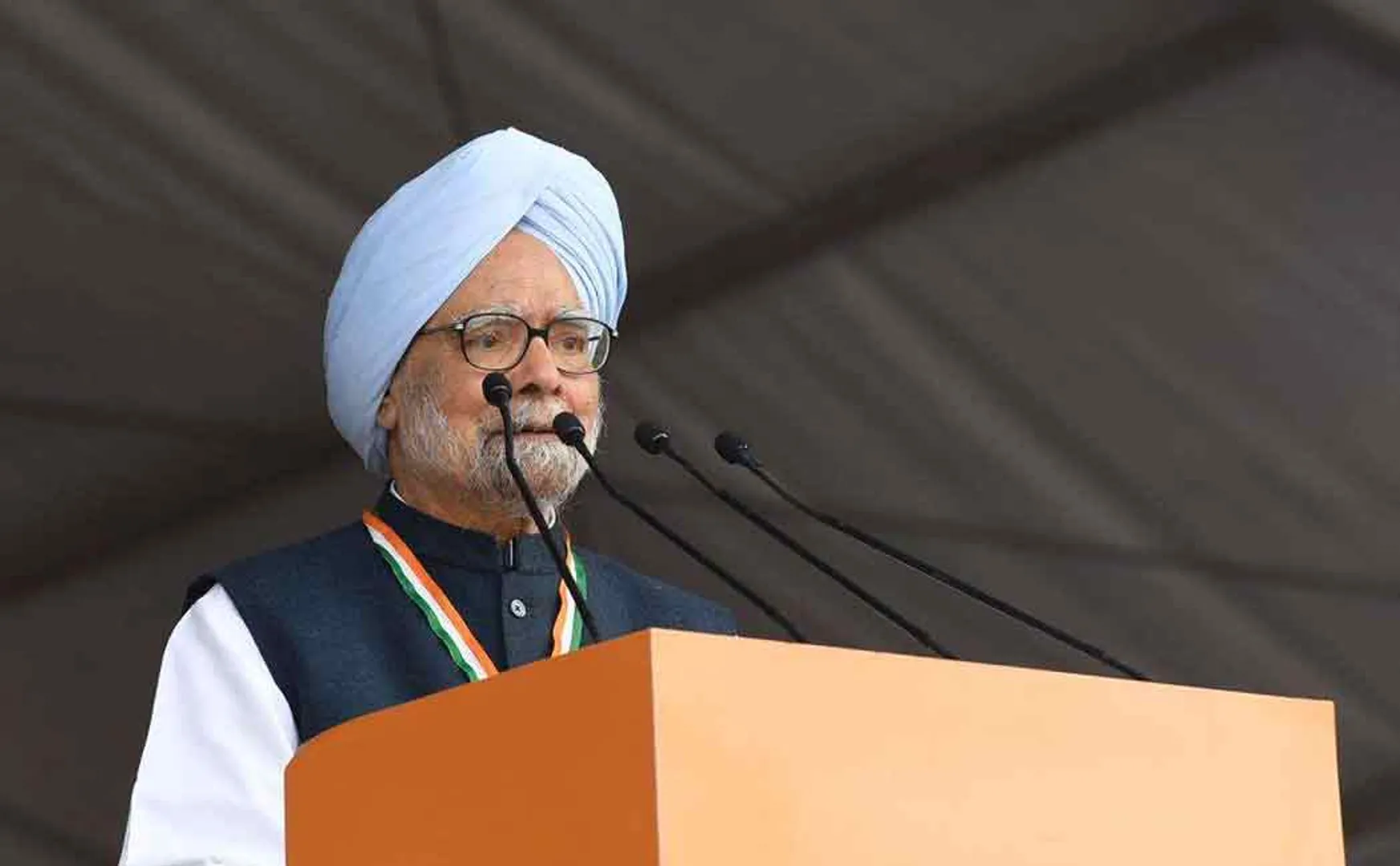 manmohan singh speech in backstage book release function
