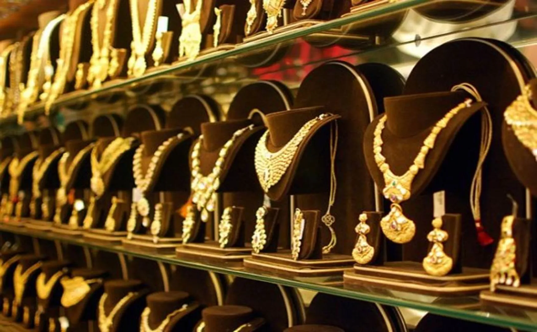 income tax officials raid jewellers 
