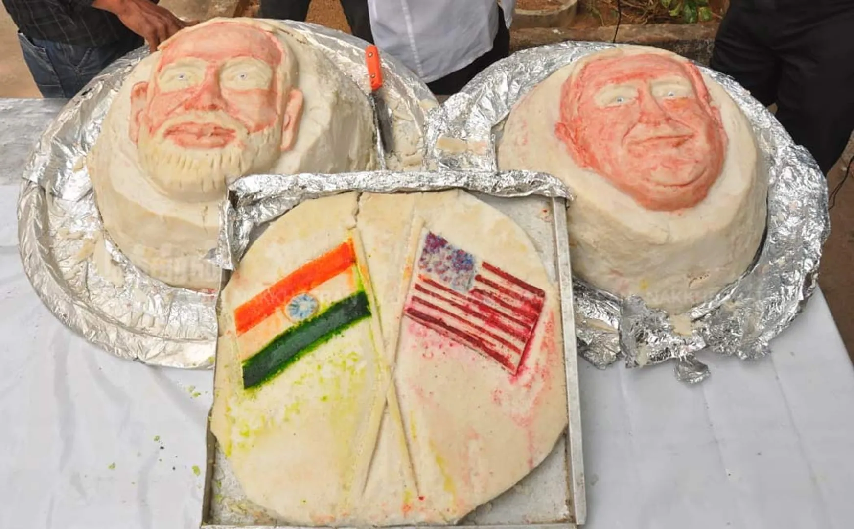  100 kg idly statue of modi and trump