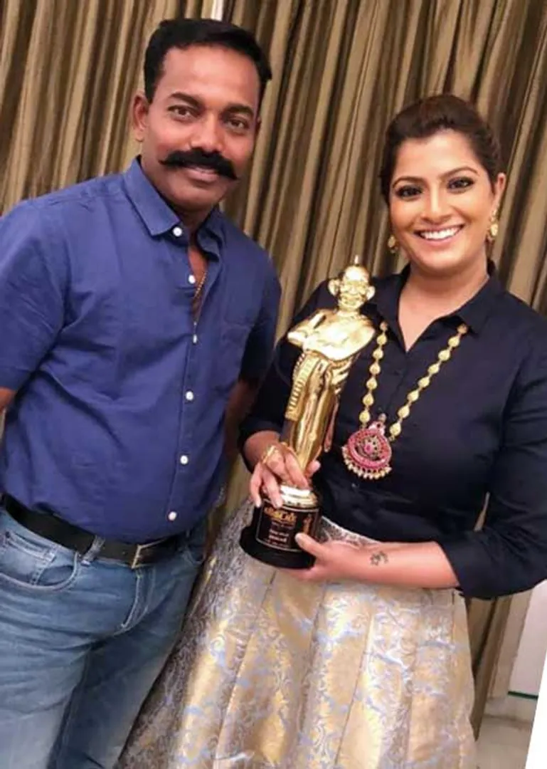 /idhalgal/cinikkuttu/young-actress-clutches-manager