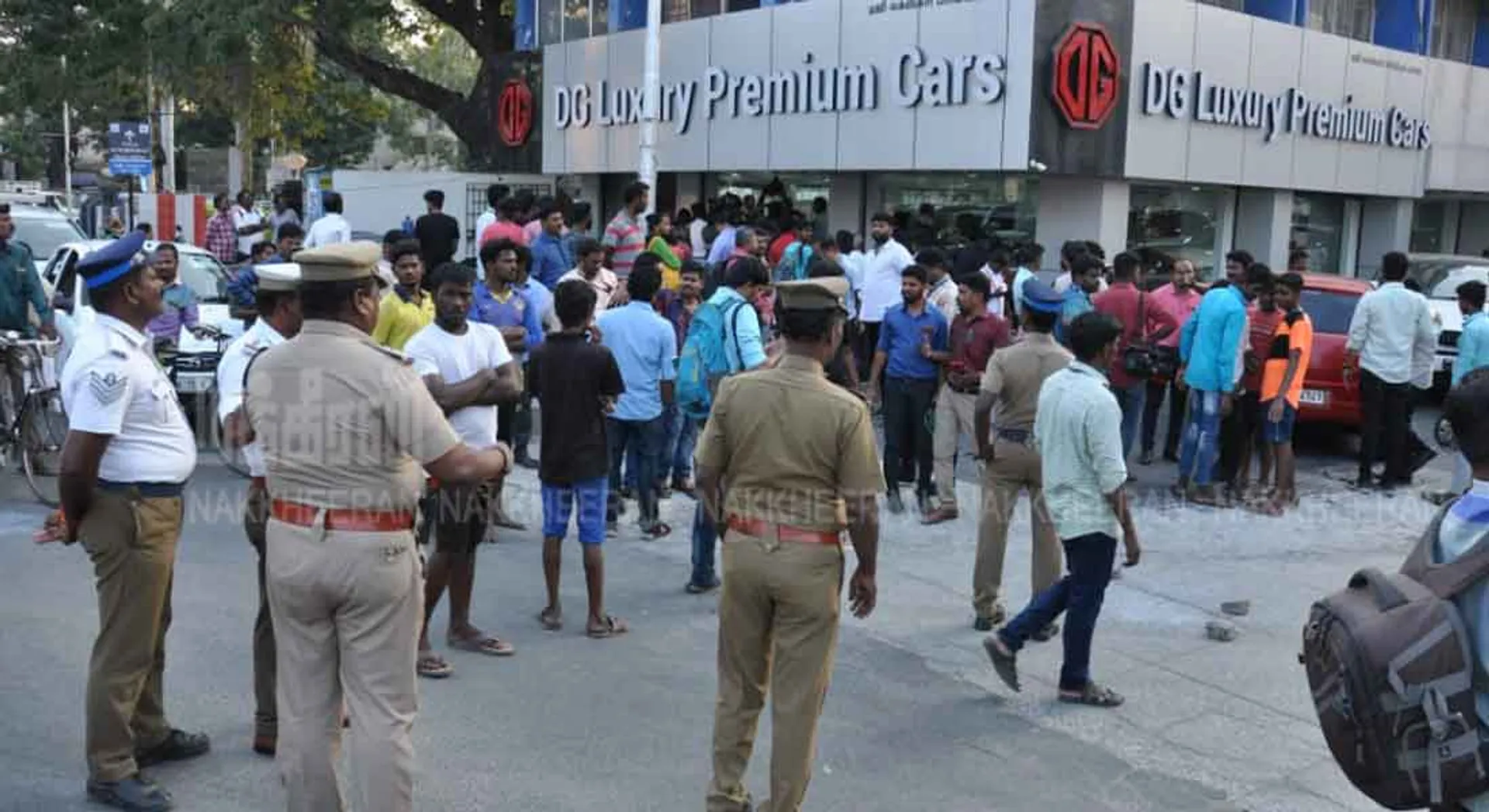  Petrol bomb at Thenampettai - Police investigate