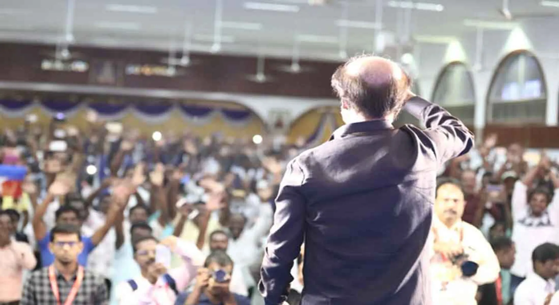  Rajini makkal mantram confused by alternative arrangement!