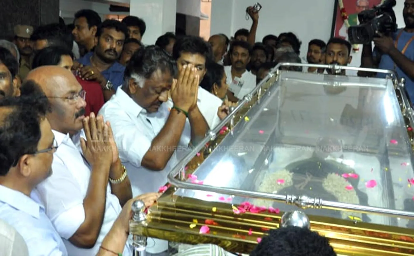 OPS pays tribute to Anbazhagan