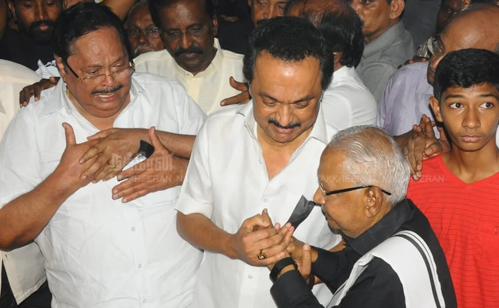 Anbazhakan Cremation photos