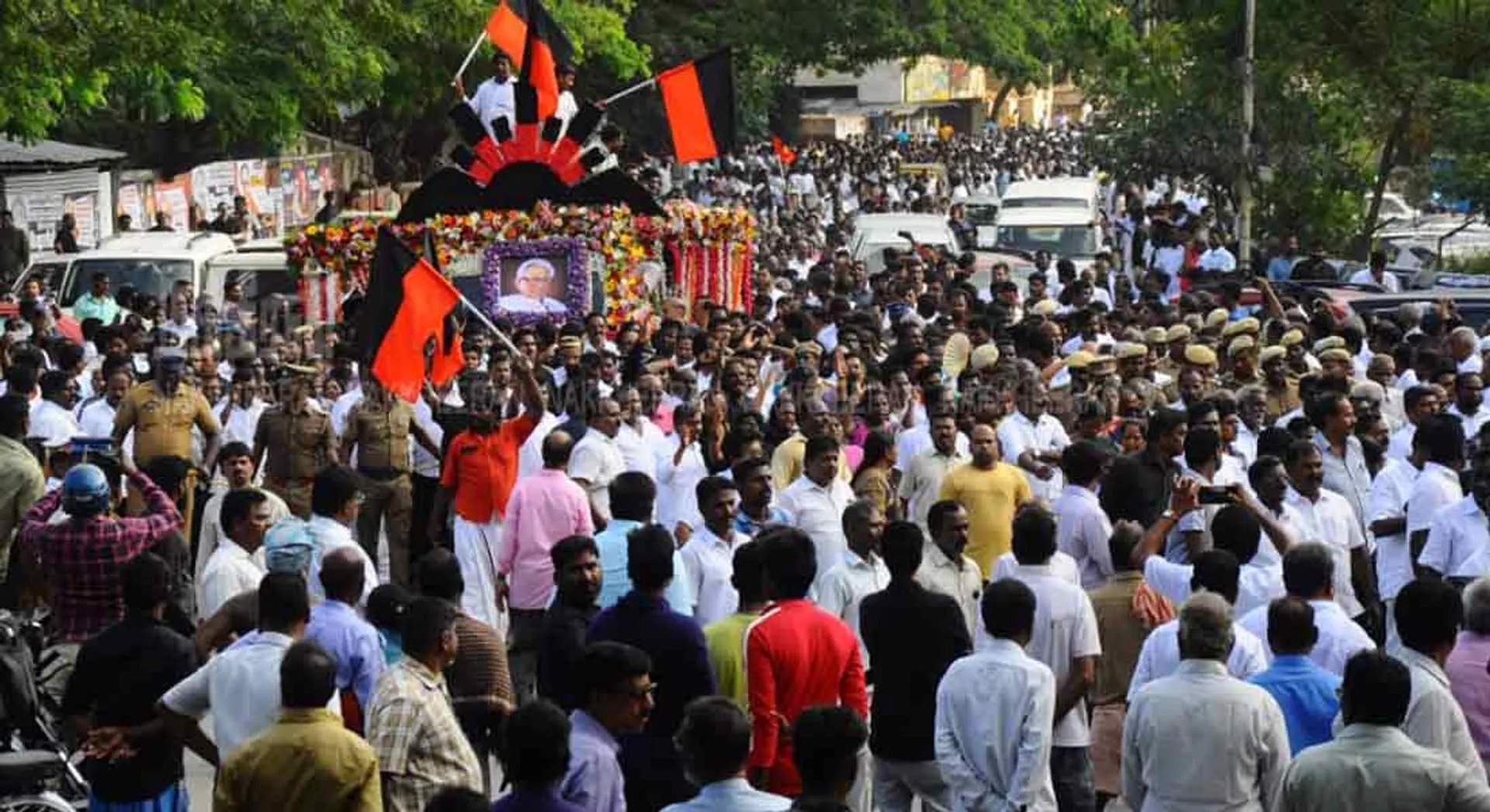  The funeral of DMK general secretary K Anbazhakan ... Thousands of people participating!