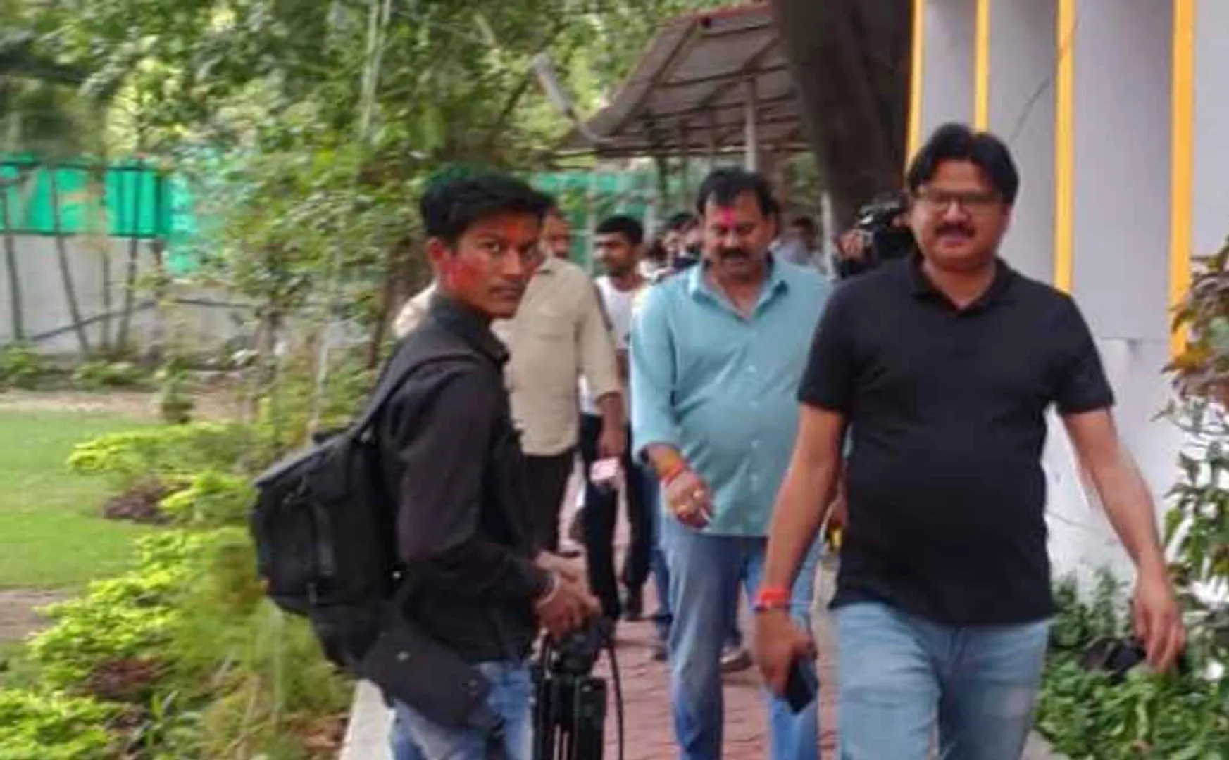 SP and BSP MLA arrive at the residence of BJP leader Shivraj Singh Chouhan