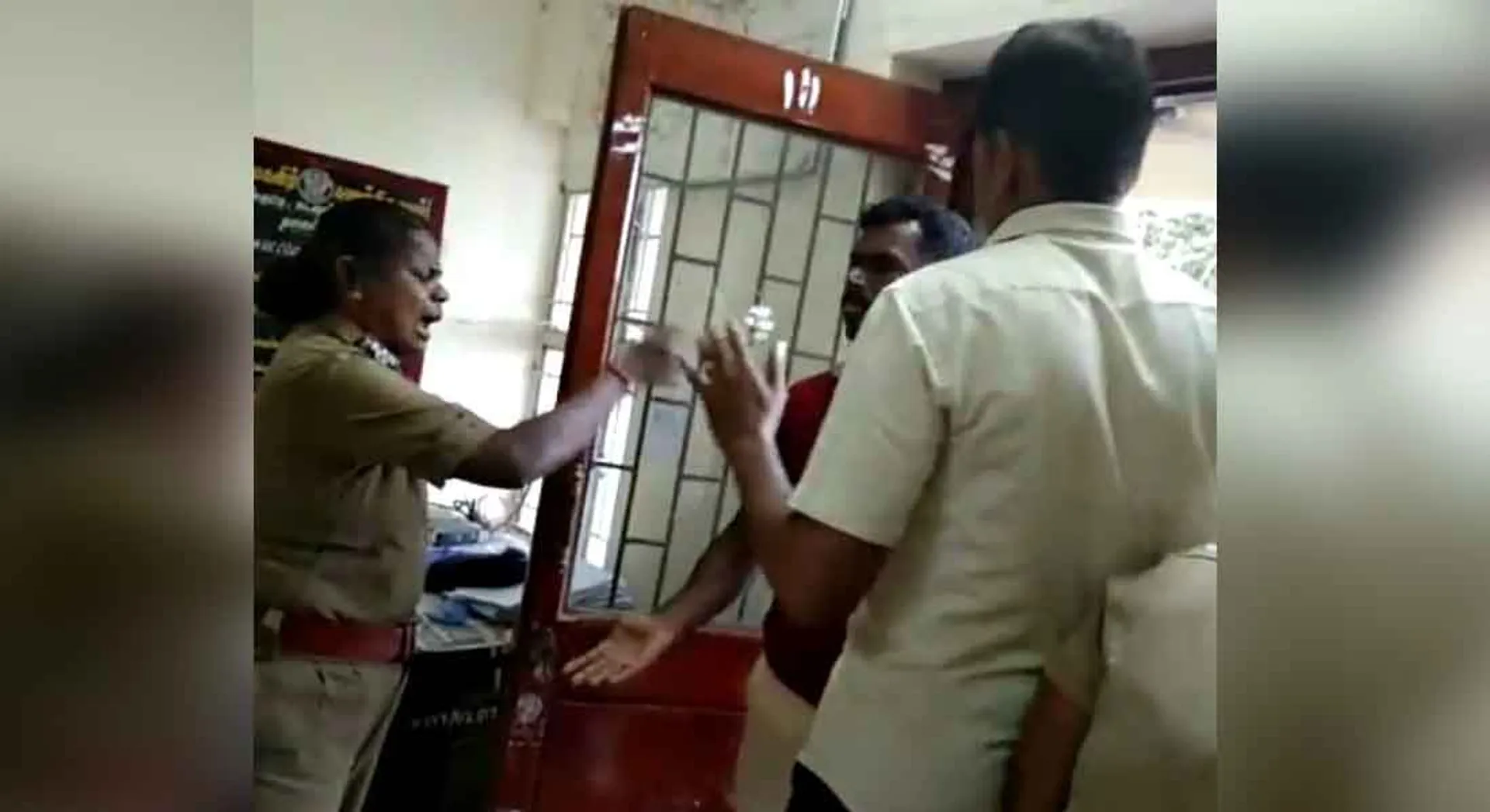 cuddalore district sub inspector and women inspector fight 
