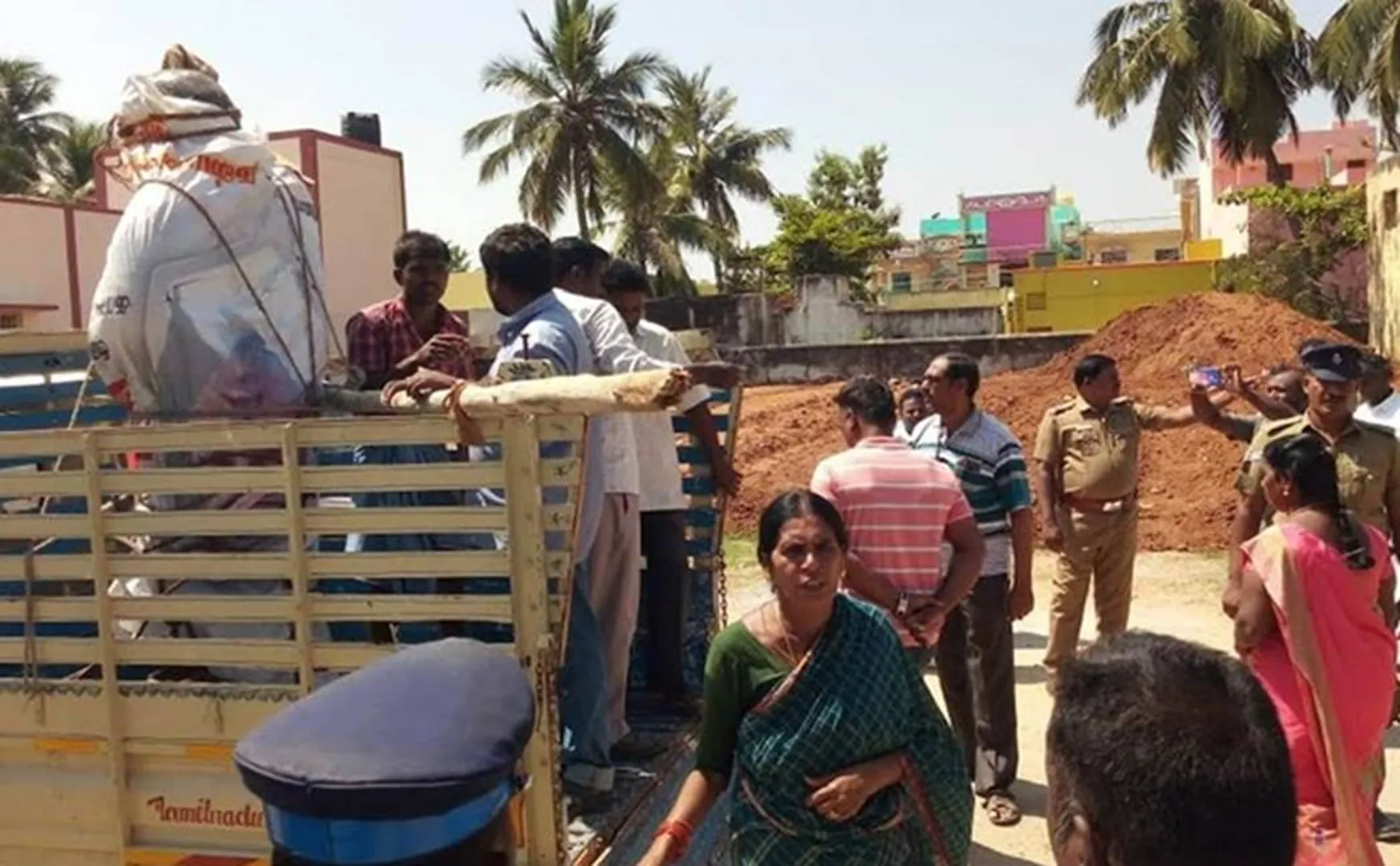 Thiruvannamalai jayalalitha statue issue 