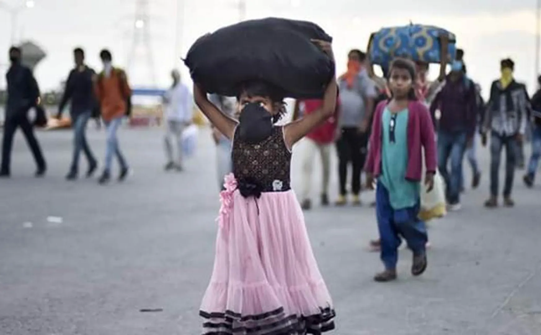 Corona virus issue - Government curfew - Poors waiting in Delhi  
