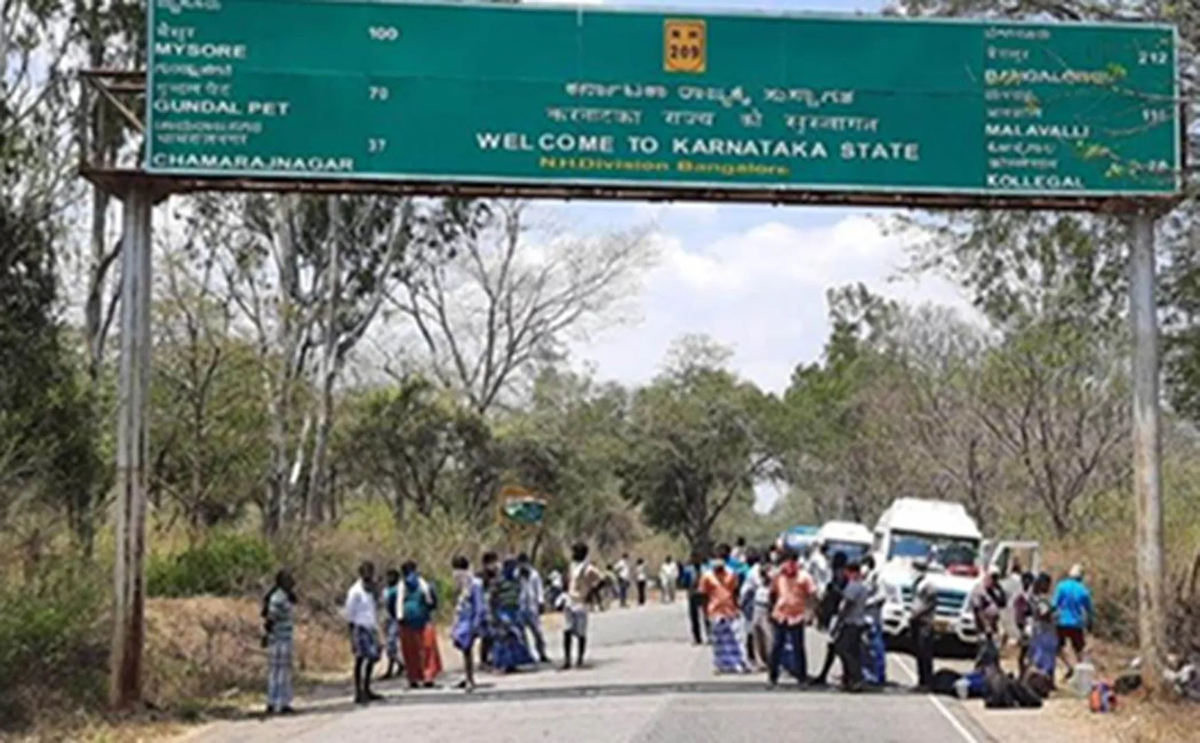 corona virus issue - tamilnadu people rescued in Karnataka 