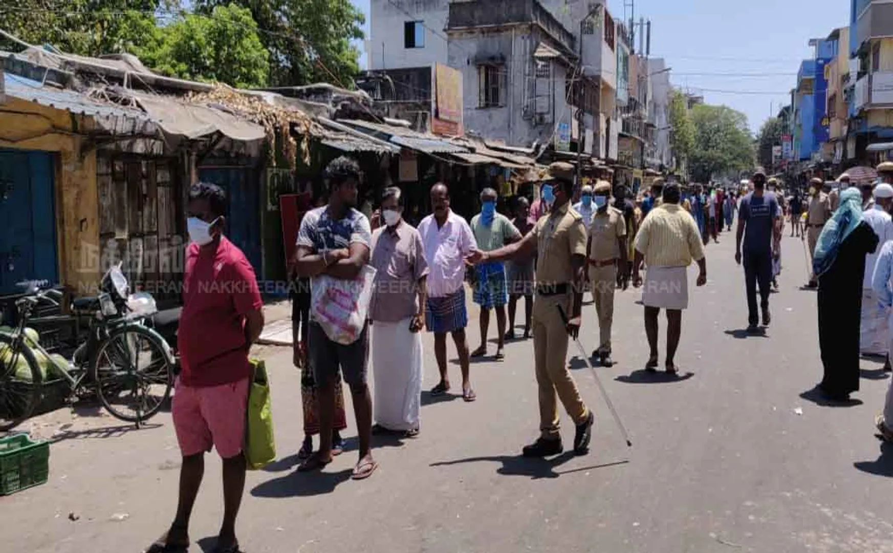  ஜாம்பஜார் மார்க்கெட்டில் கட்டுக்கடங்காத கூட்டம்...