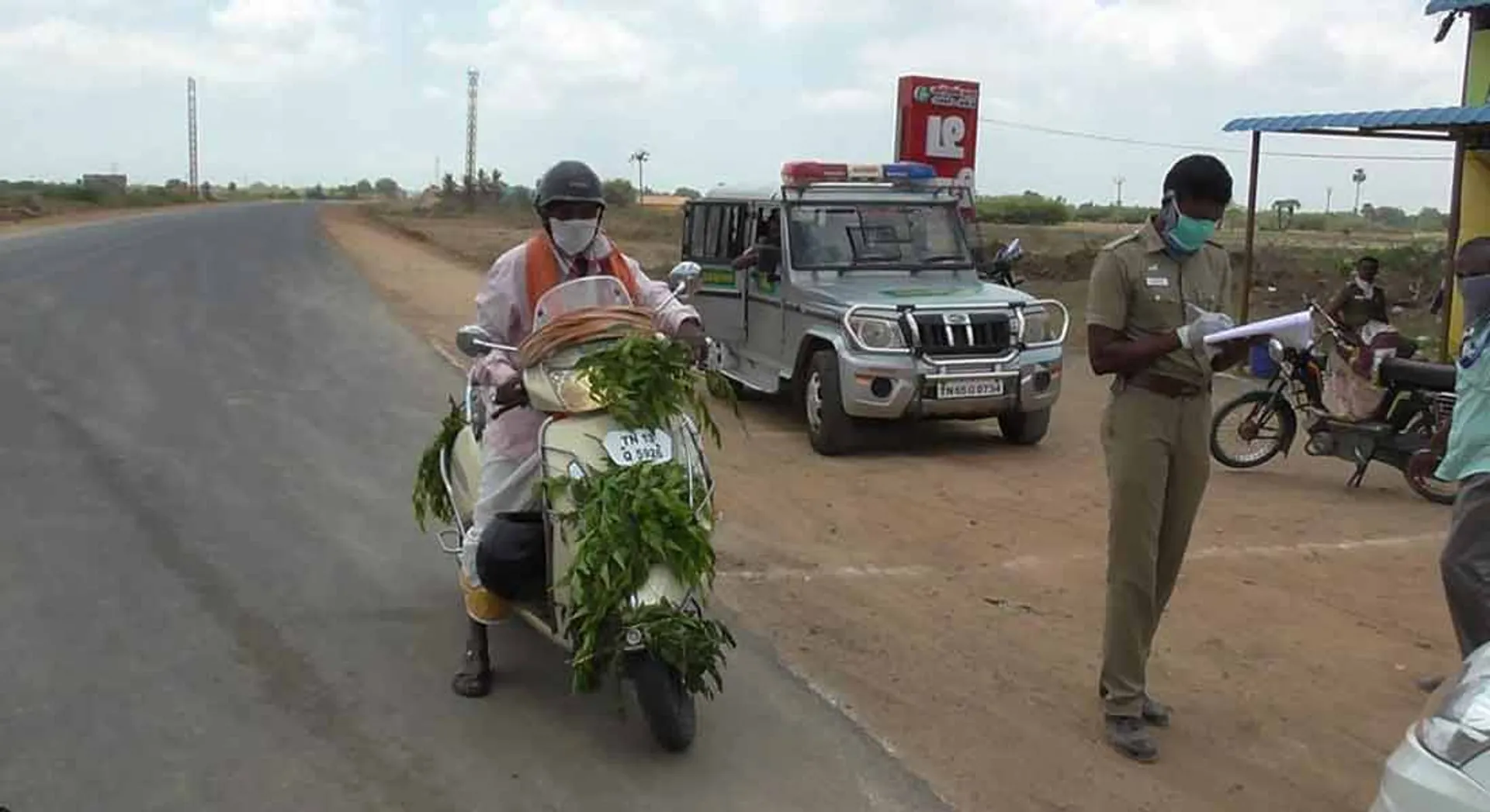  Woman trying to escape from an ambulance in private ...