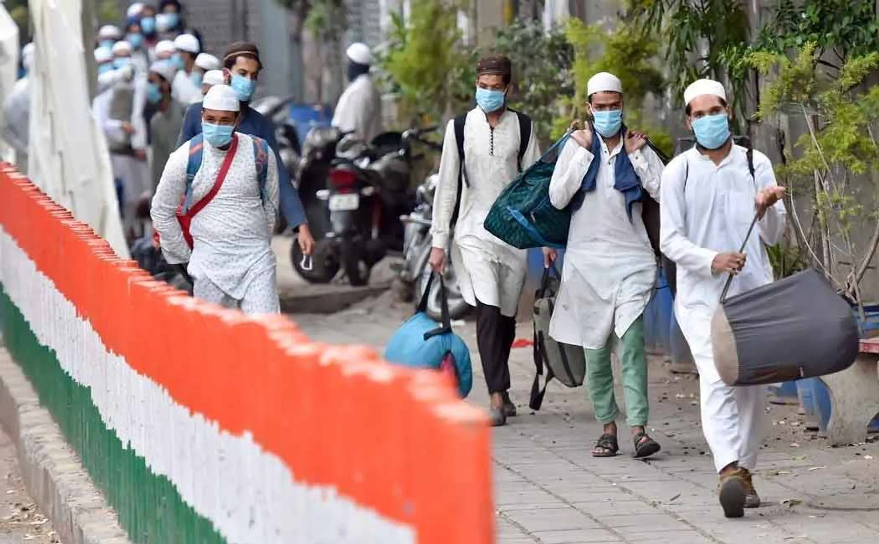 nizamuddin dargah area sealed due to corona fear
