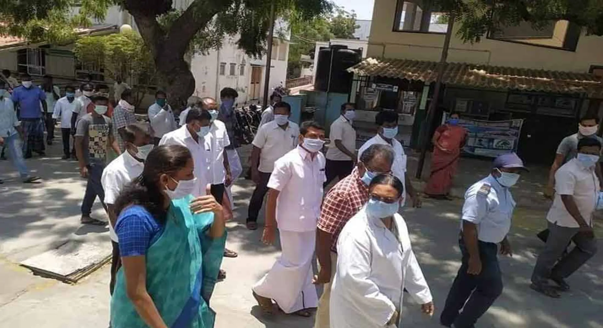  DMK MLA and Congress MP inspecting state hospital!