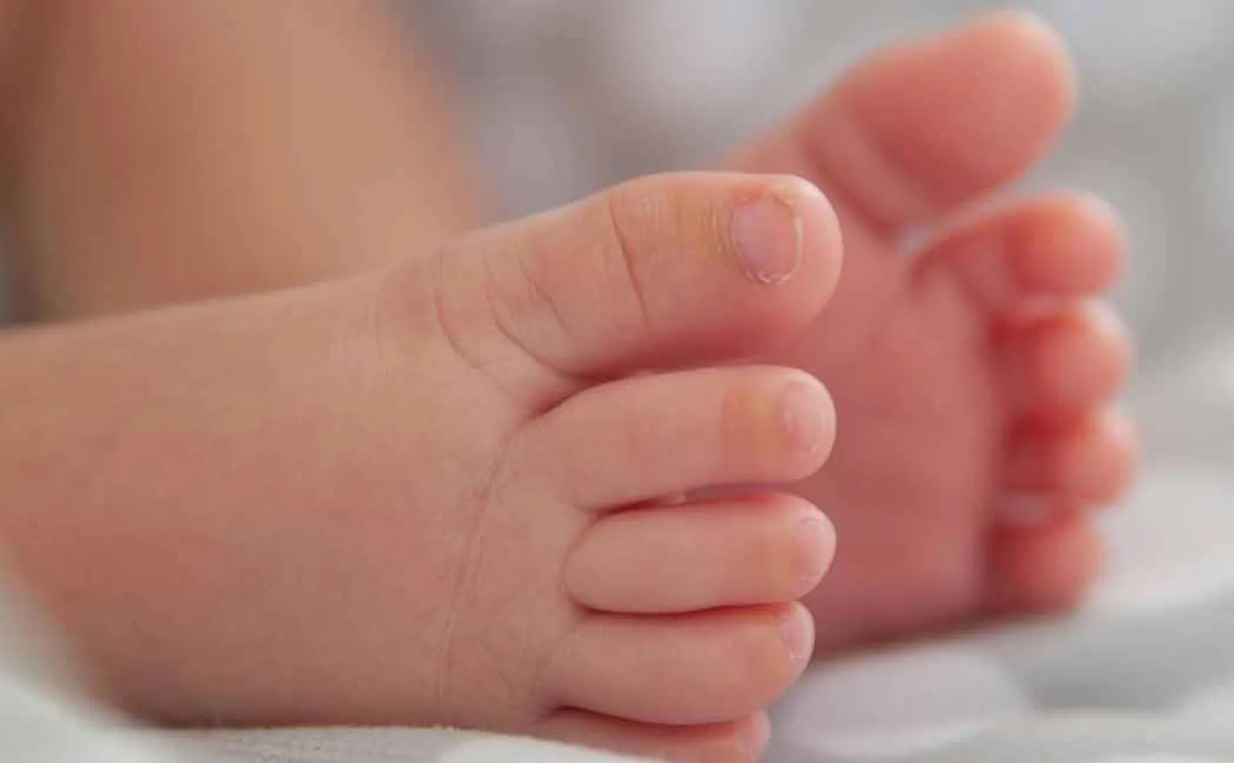 six week old baby passed away due to corona