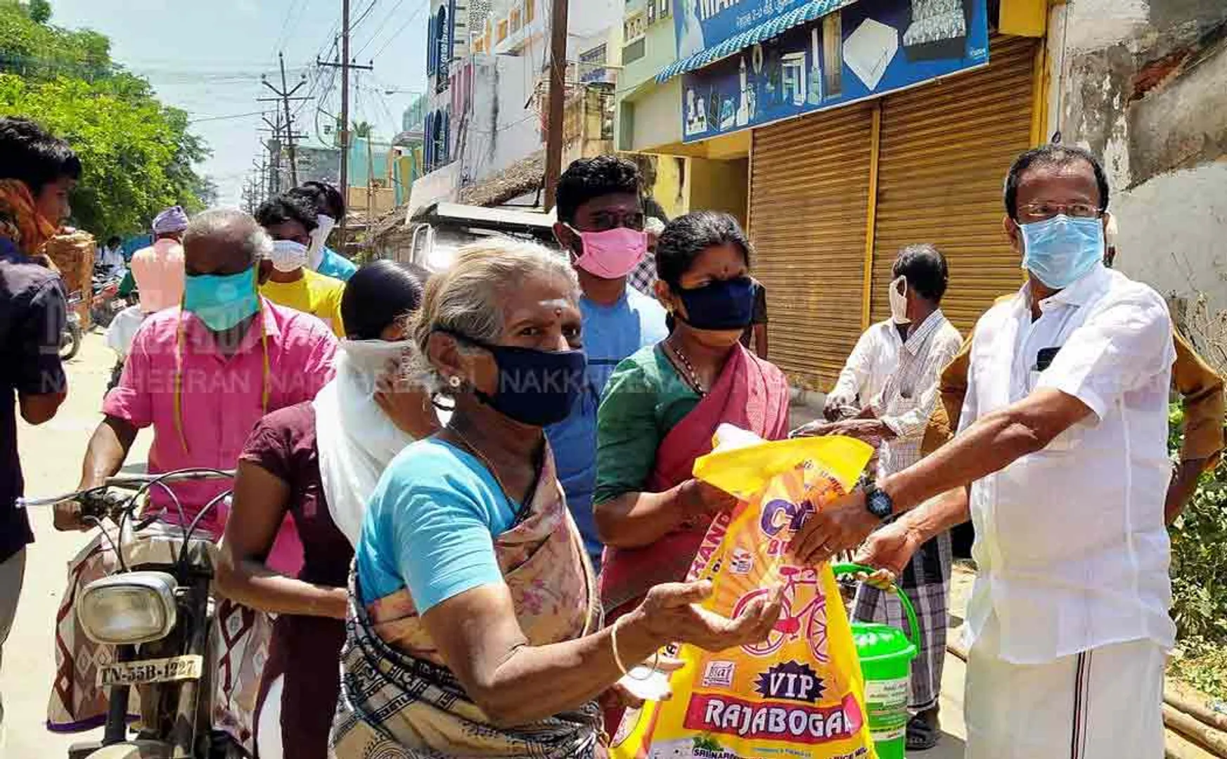 PUDUKKOTTAI DISTRICT DAILY WAGES FORMER VILLAGE PRESIDENT HELP THEM 