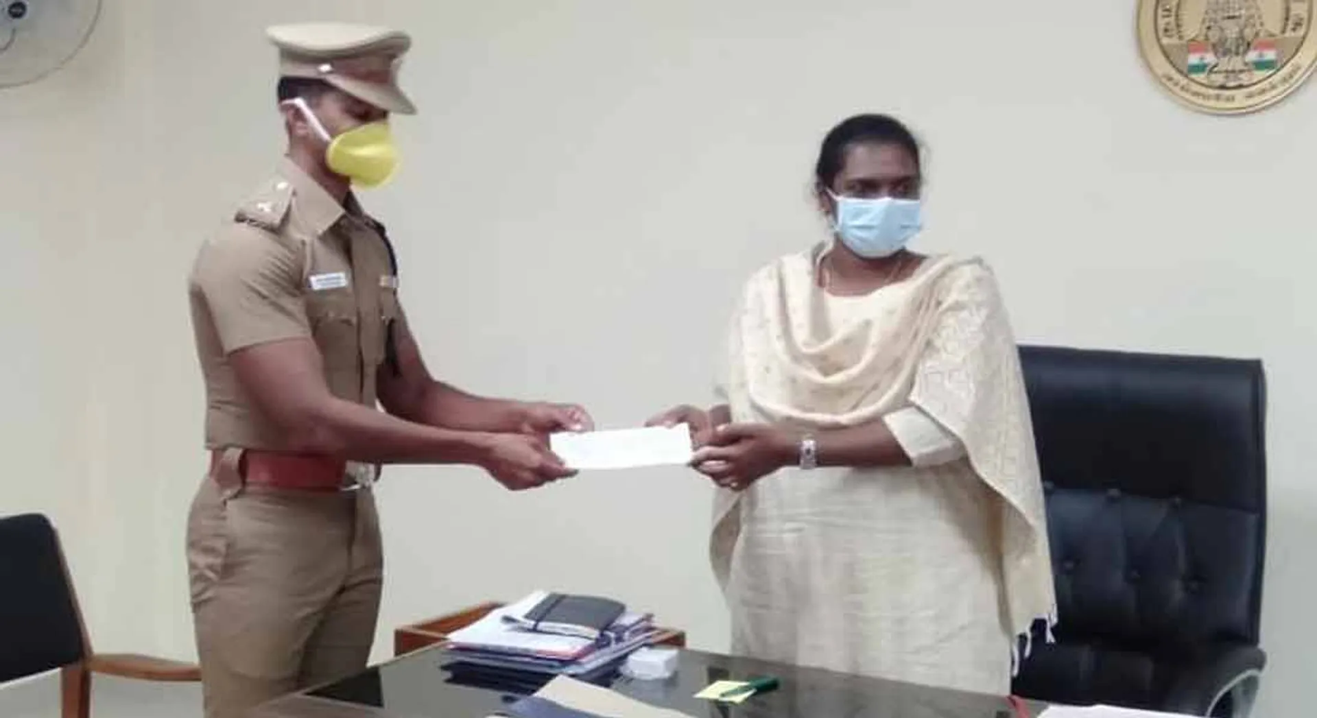  SP, who paid her a month's salary as a corona relief fund