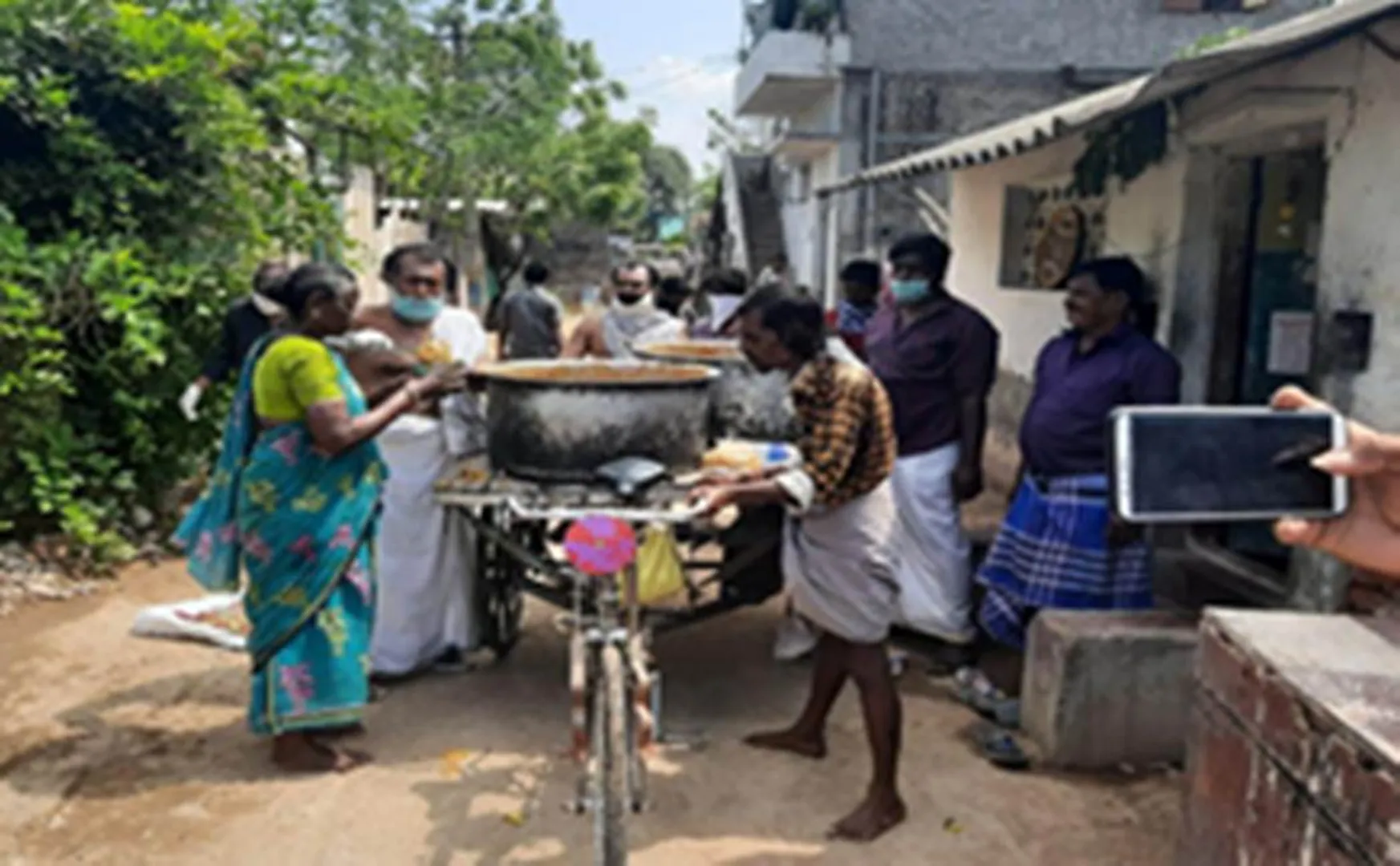   Chidambaram Temple Dikshitars Provide Food To Poor People