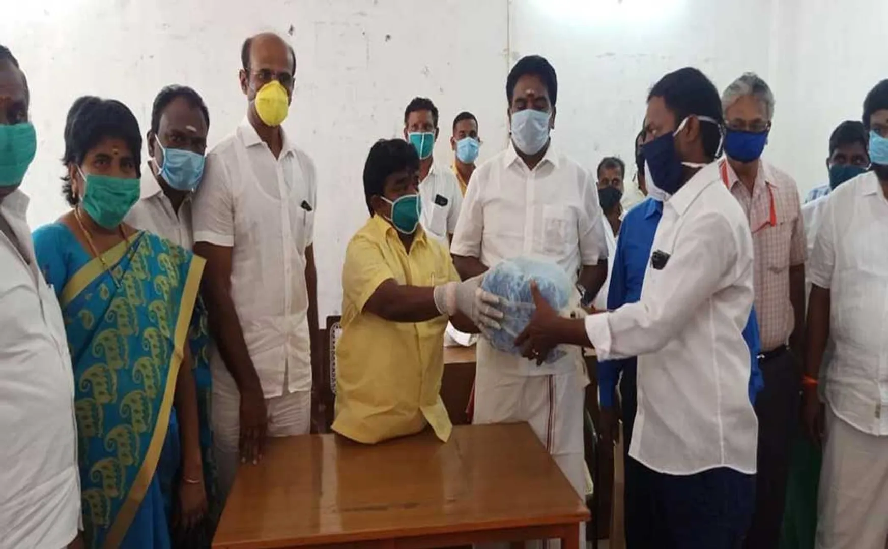 virudhunagar district admk and dmk parties mlas provide help peoples 