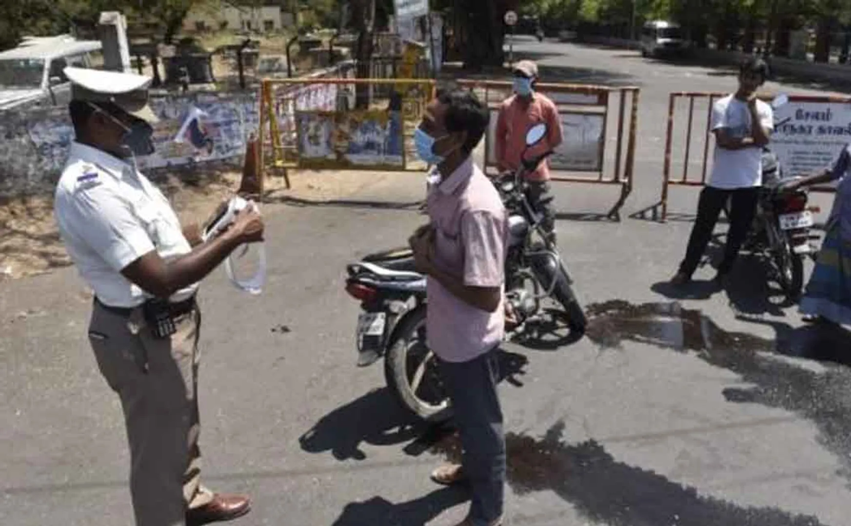 tamilnadu lock down vehicles police case filled 
