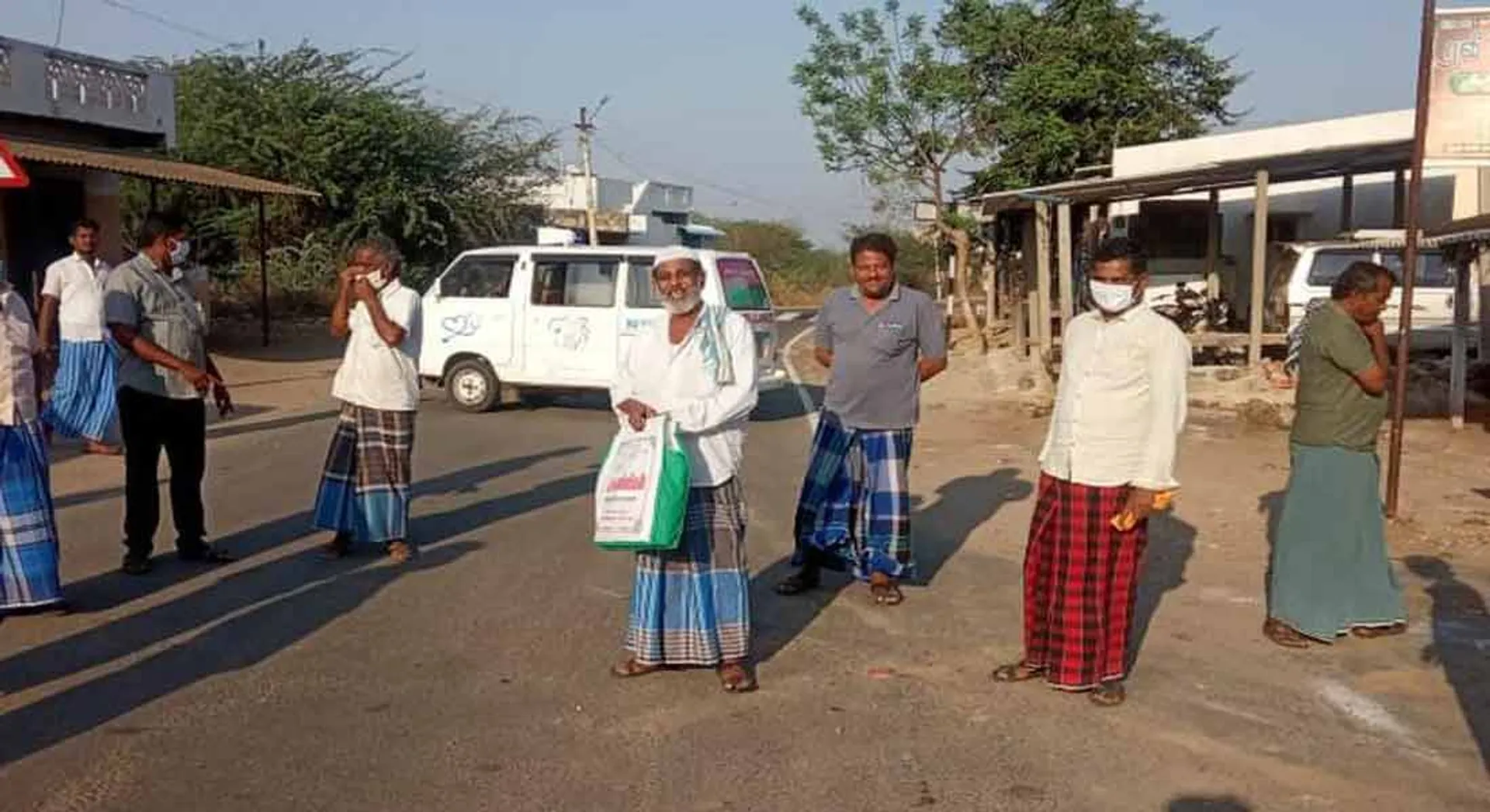 The medical team sent congratulatory messages from the corona to the healing people