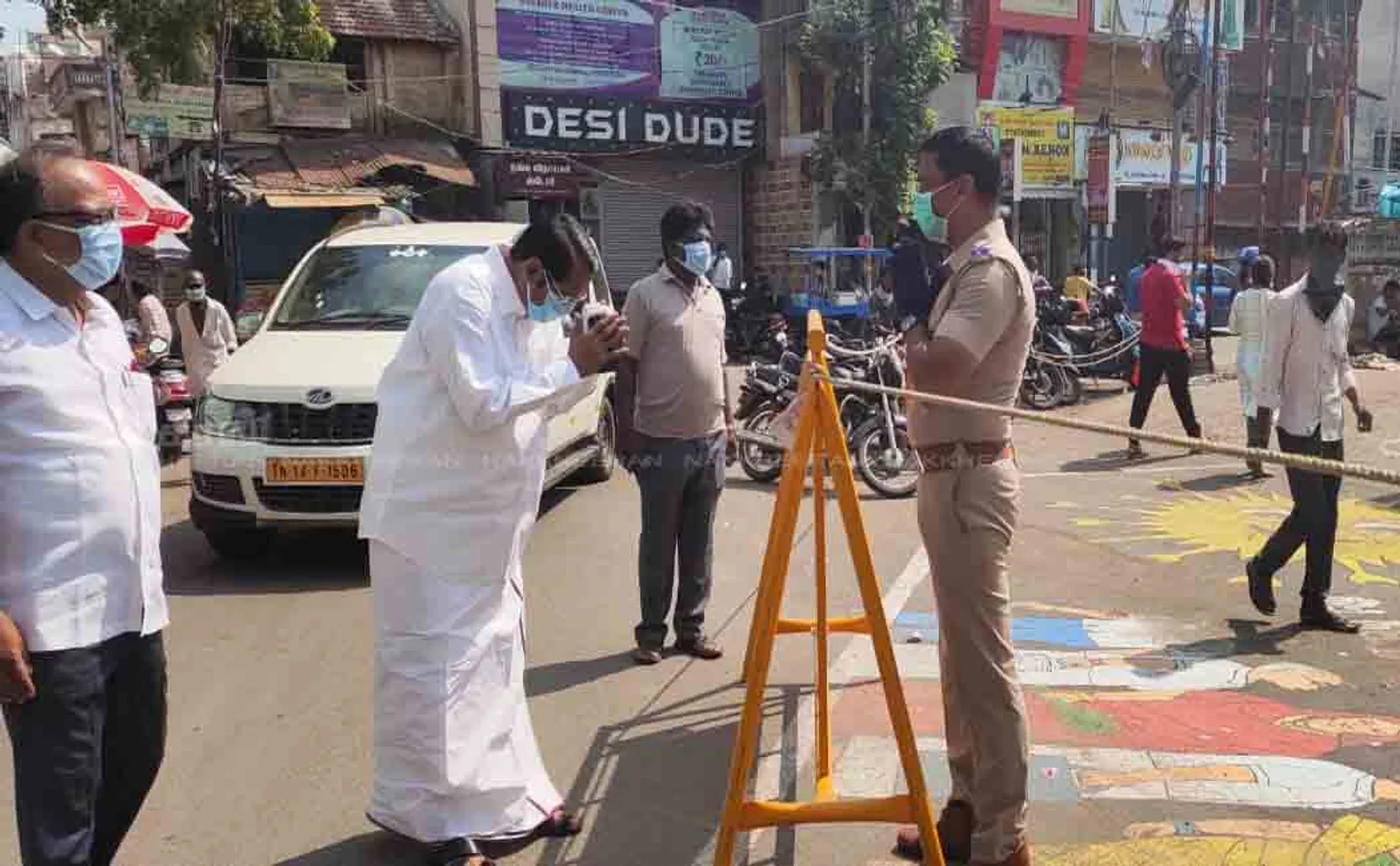 CHENNAI VILLIVAKKAM POLICE MEET MLA 