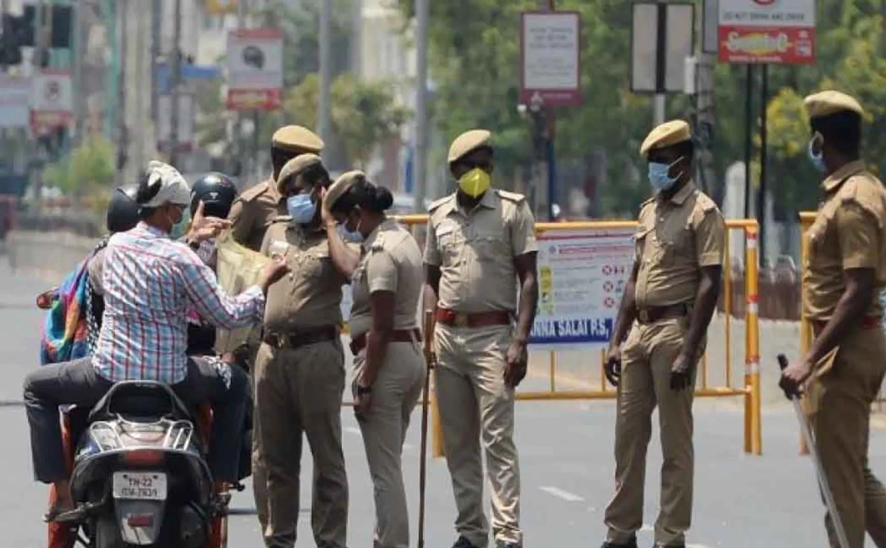 tamilnadu curfew police peoples vehicles 