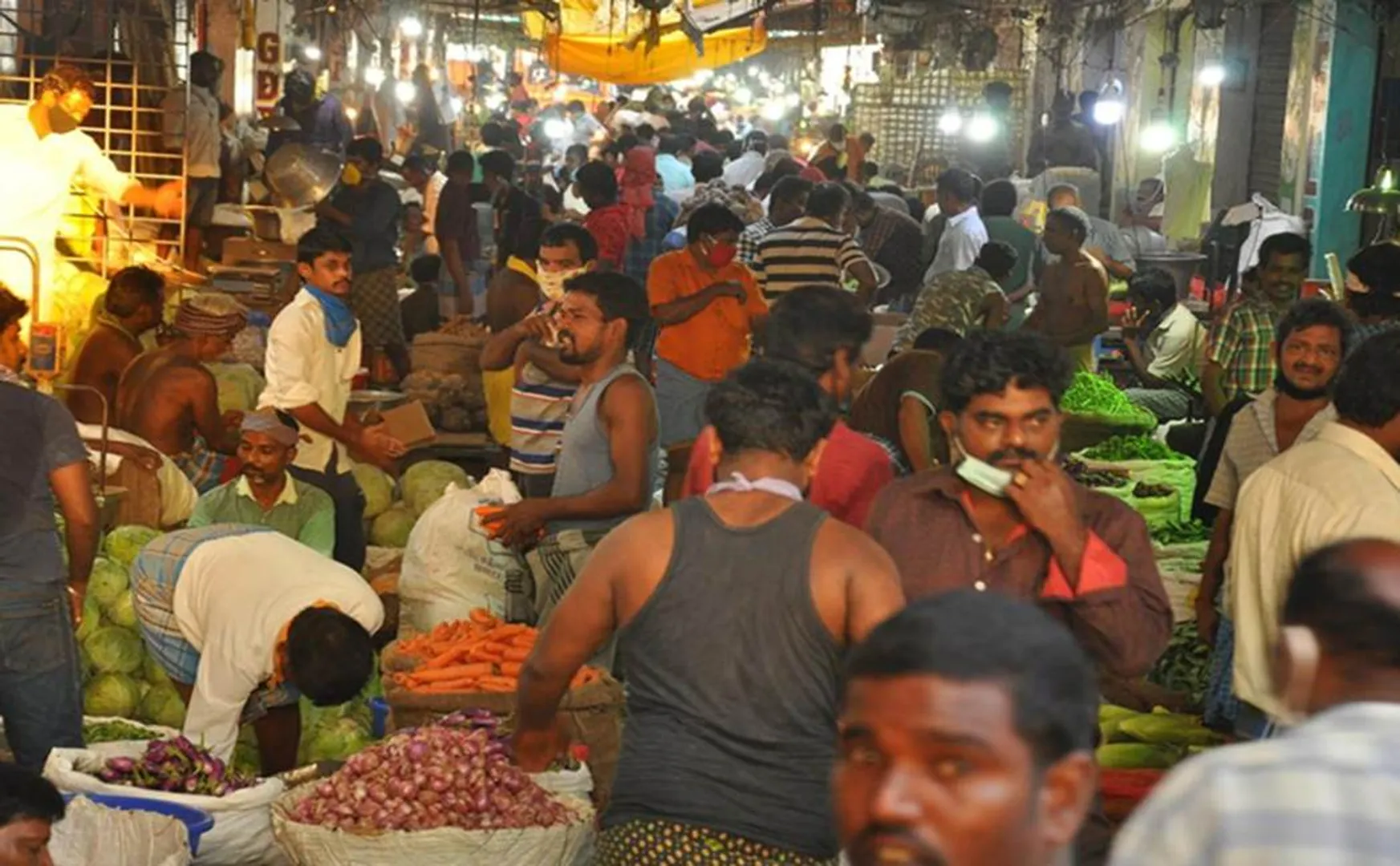   corona virus lockdown - Koyambedu Market - People crowd 