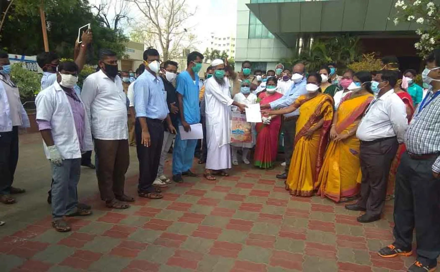 TRICHY CORONAVIRUS RECOVERED BACK TO HOME 