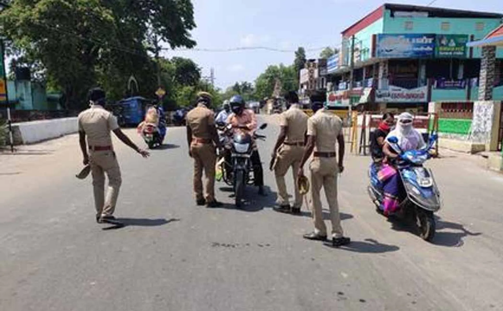 tamilnadu police curfew peoples vehicles and police 