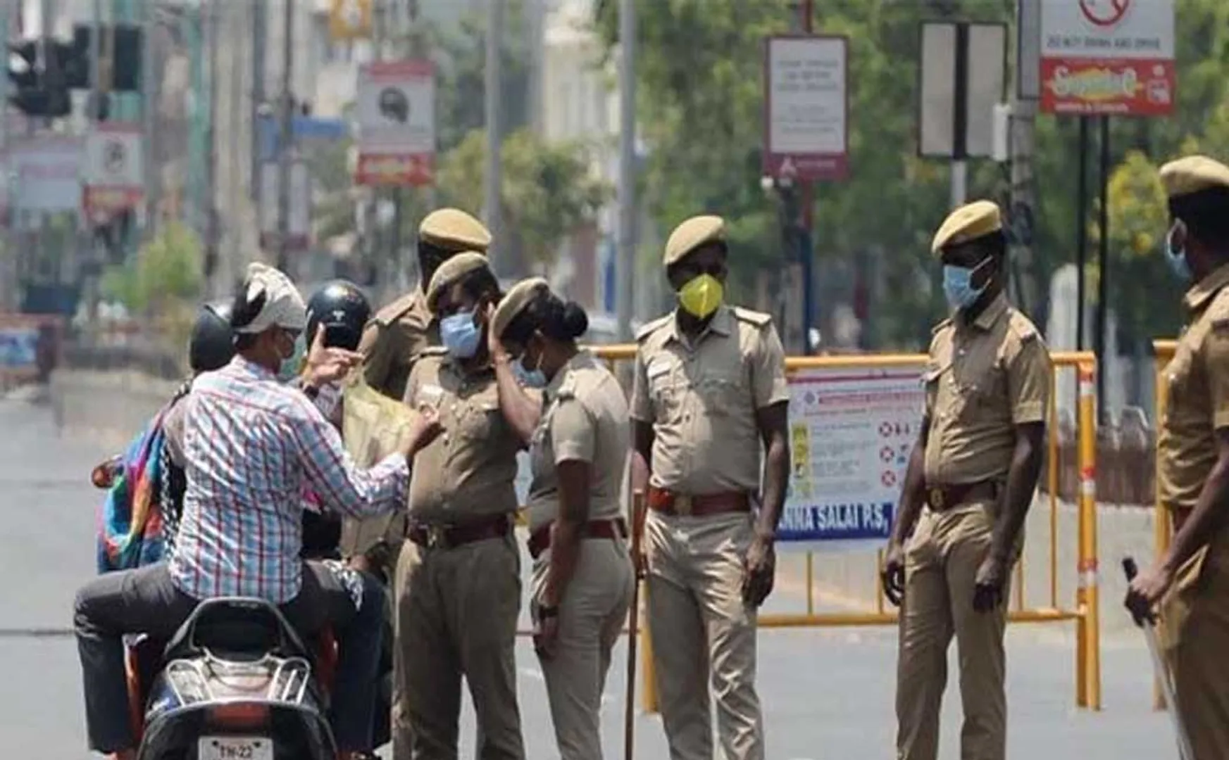TAMILNADU CURFEW VEHICLES POLICE 