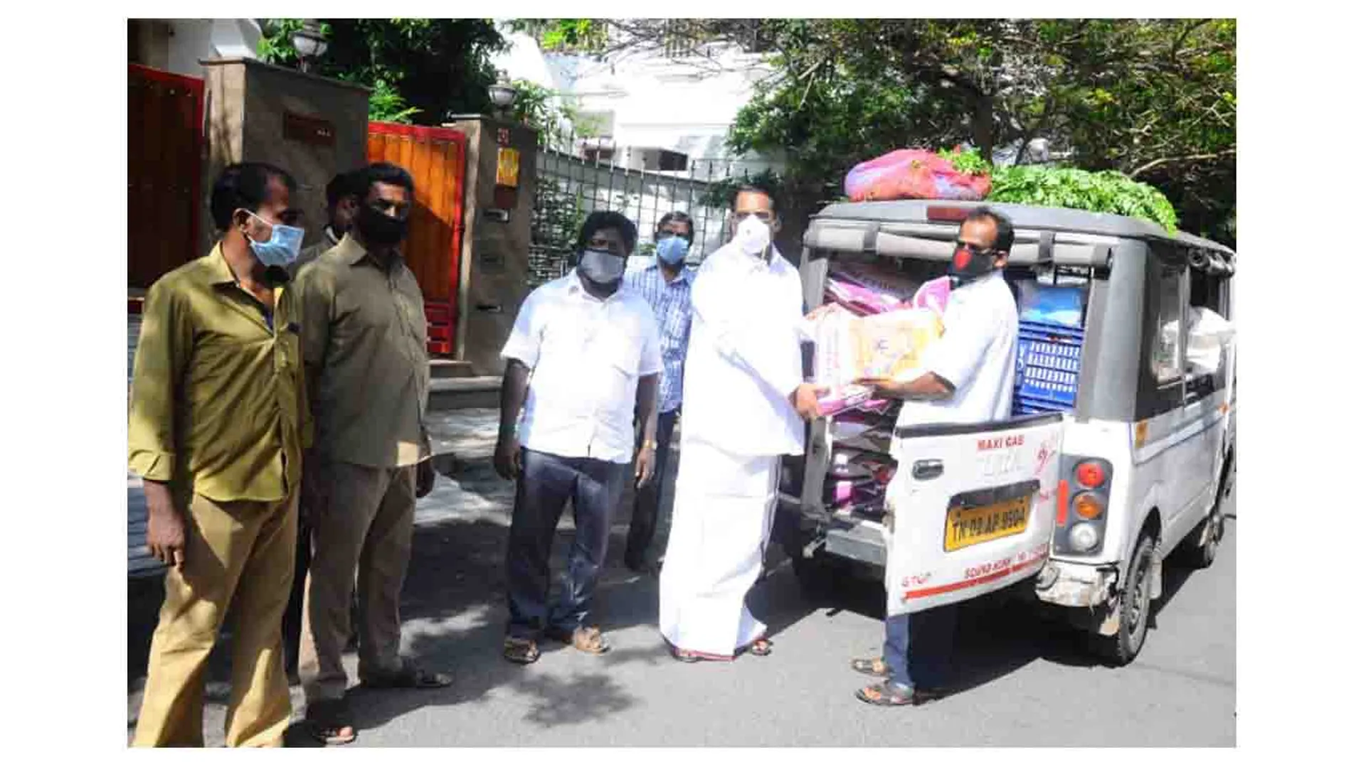 Share auto drivers - Rice for 125 families - dmk mla help