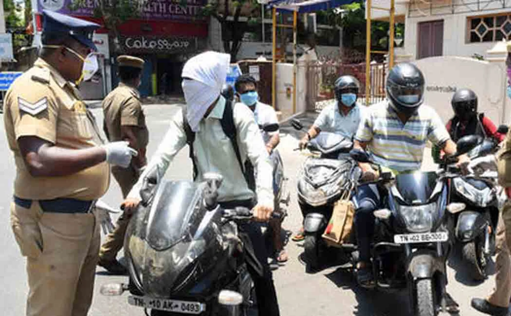 tamilnadu curfew police vehicles 
