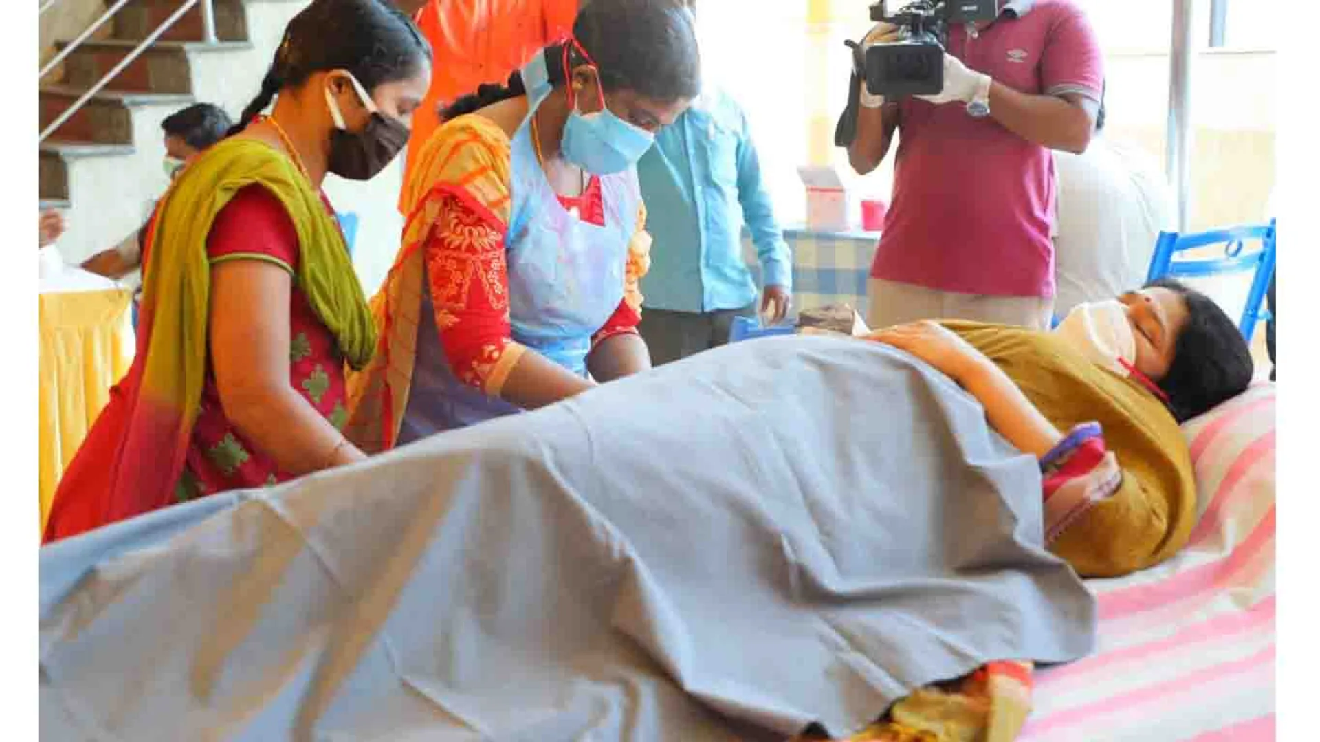 Blood donation - kanimozhi mp - dmk - corona virus issue - 