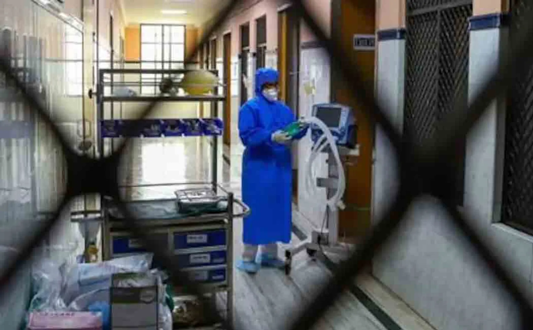 delhi hospital staffs tested positive for corona