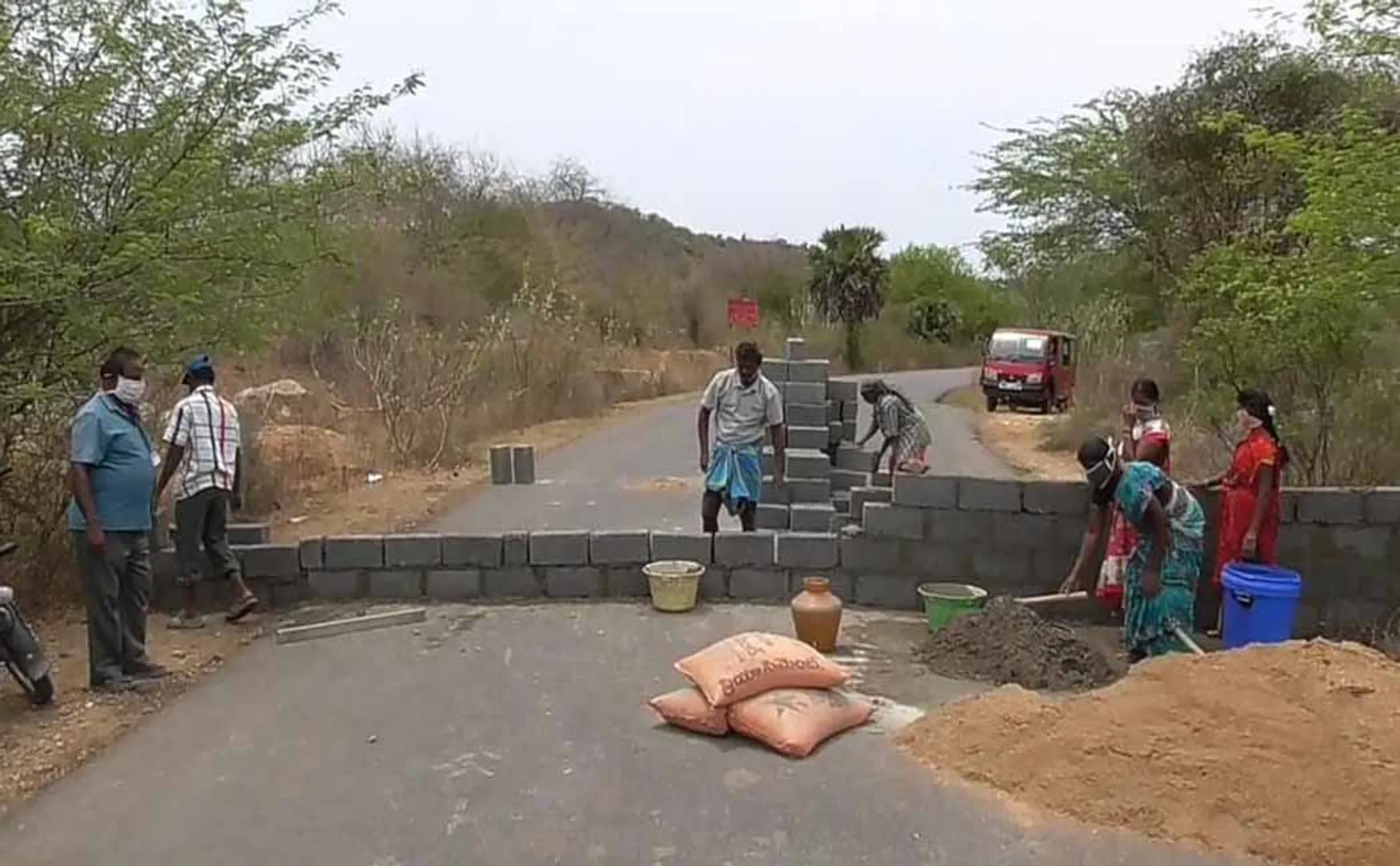 tamilnadu and andhra border wall peoples 