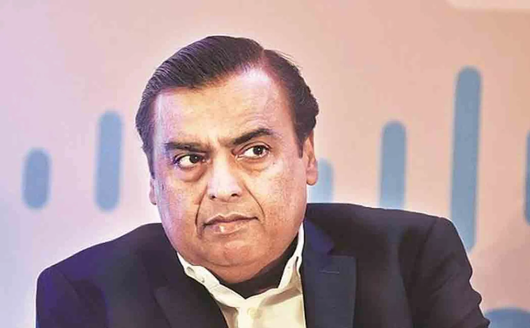 reliance to cut pays for employees