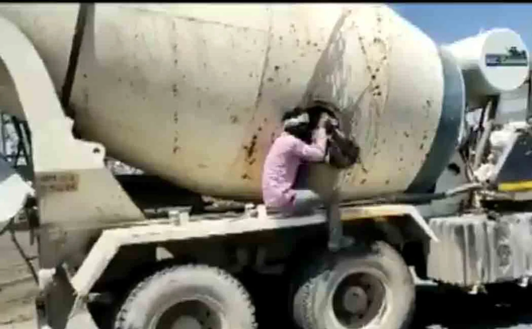 18 people found travelling in the mixer tank of a concrete mixer truck