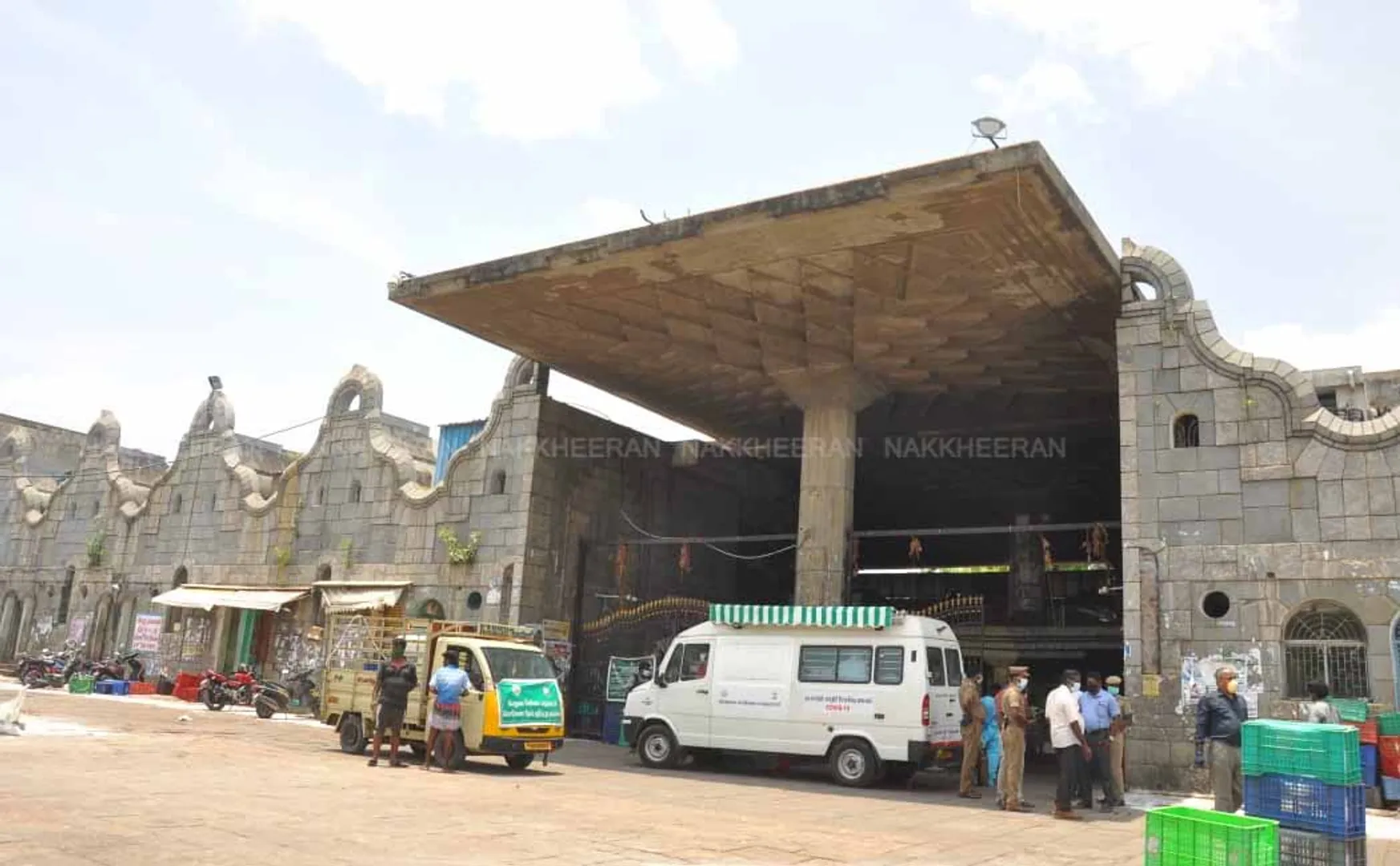chennai koyambedu market police coronaviorus lockdown 
