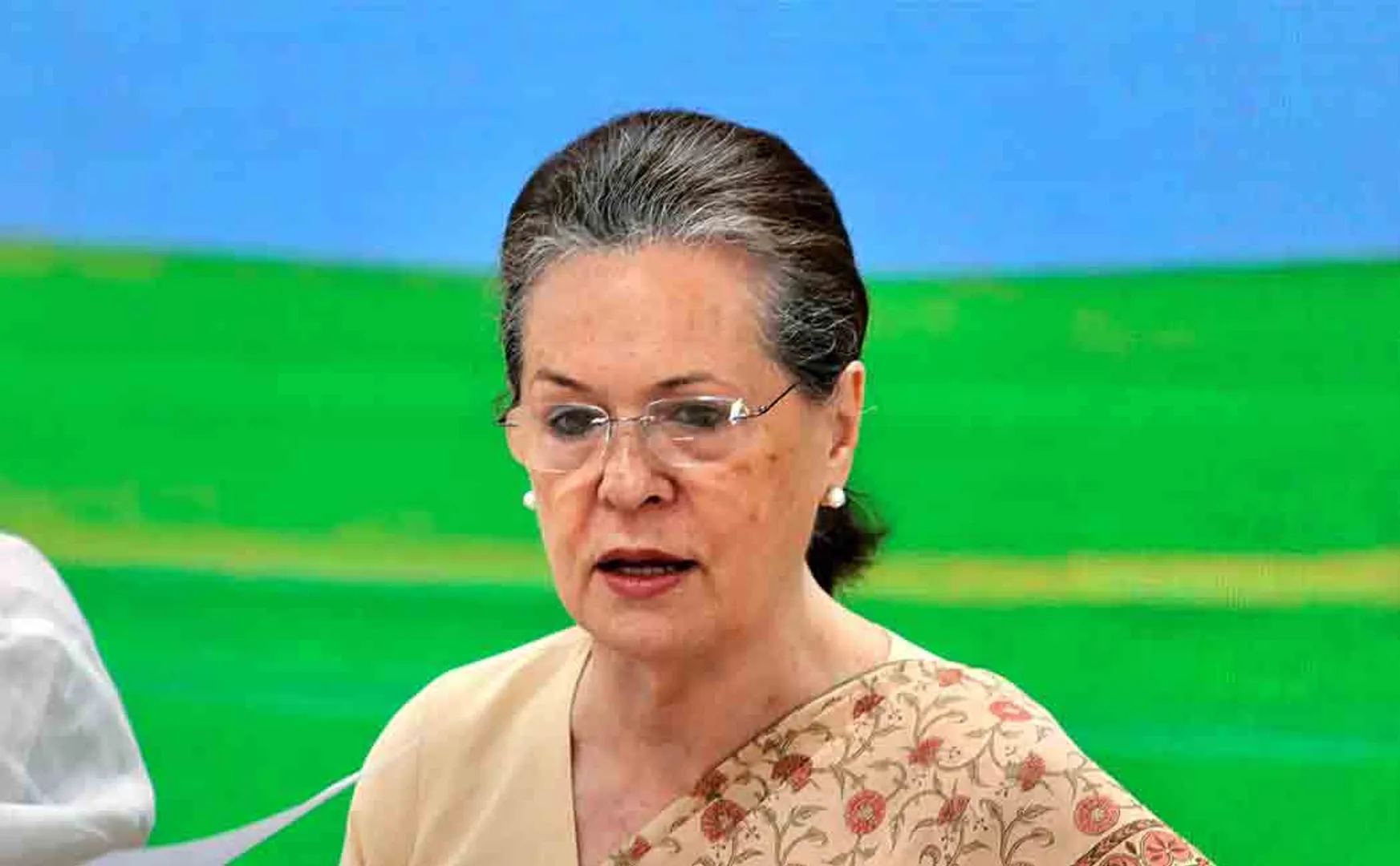 congress bears travel cost of needy workers