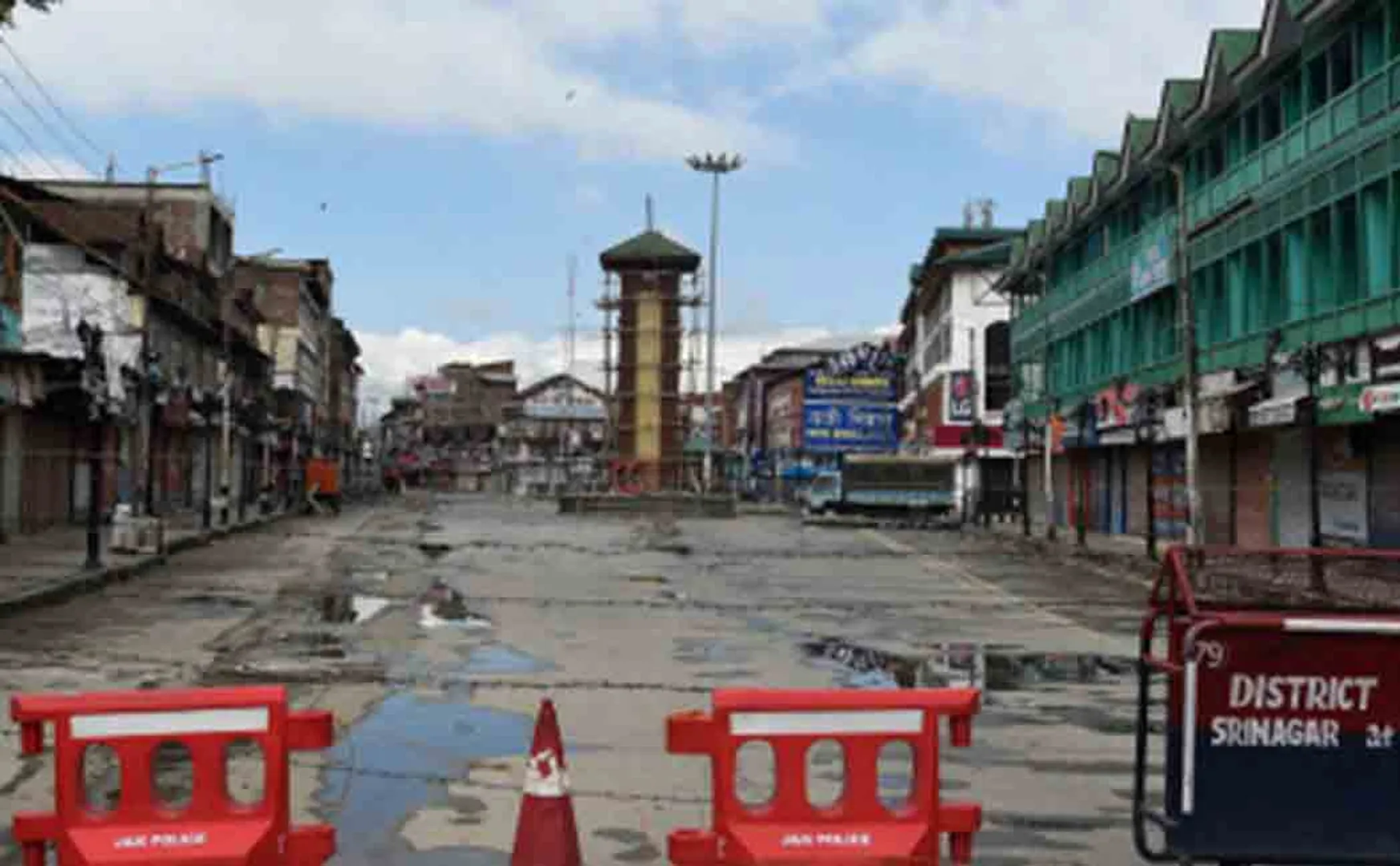 internet suspended in kashmir after naikoo trap