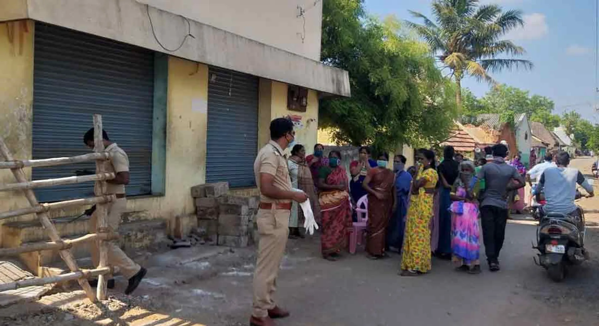 Government to open TASMAC...people struggle 