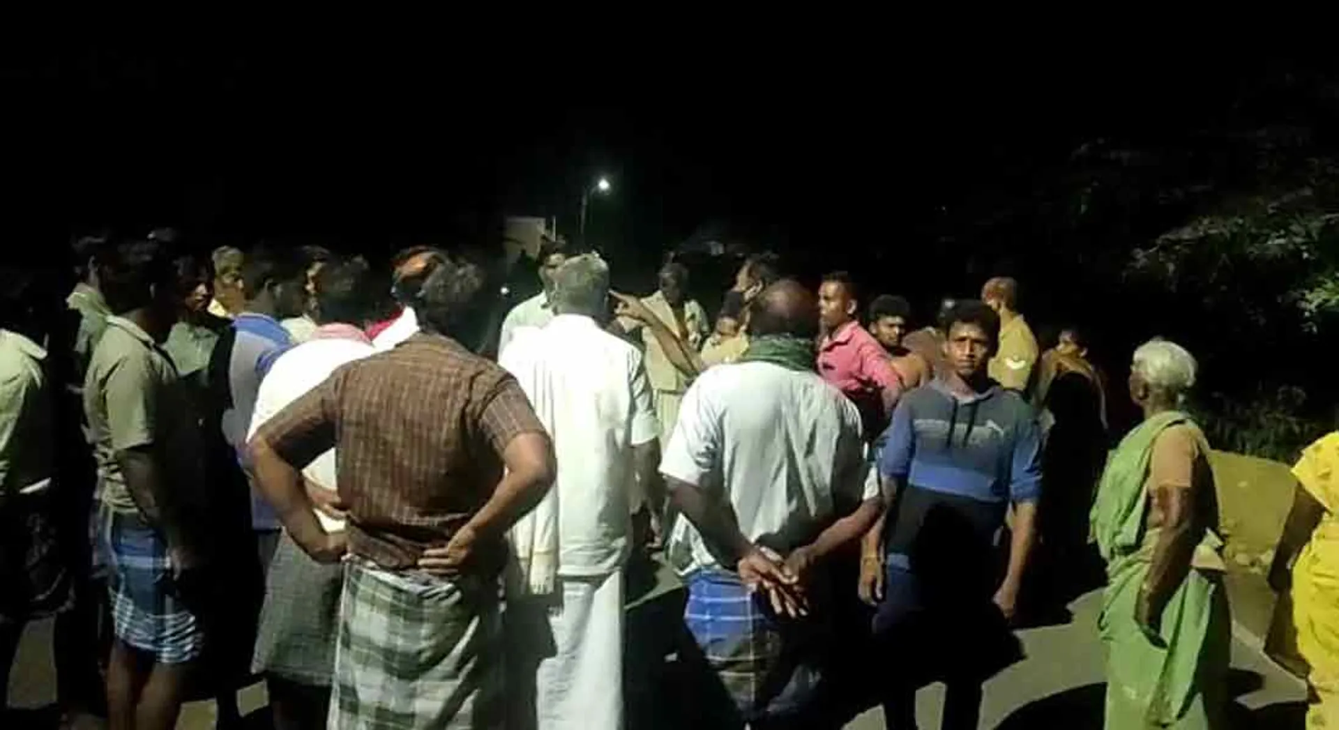 drunken gang raid near Omalur! 4 arrested in Action