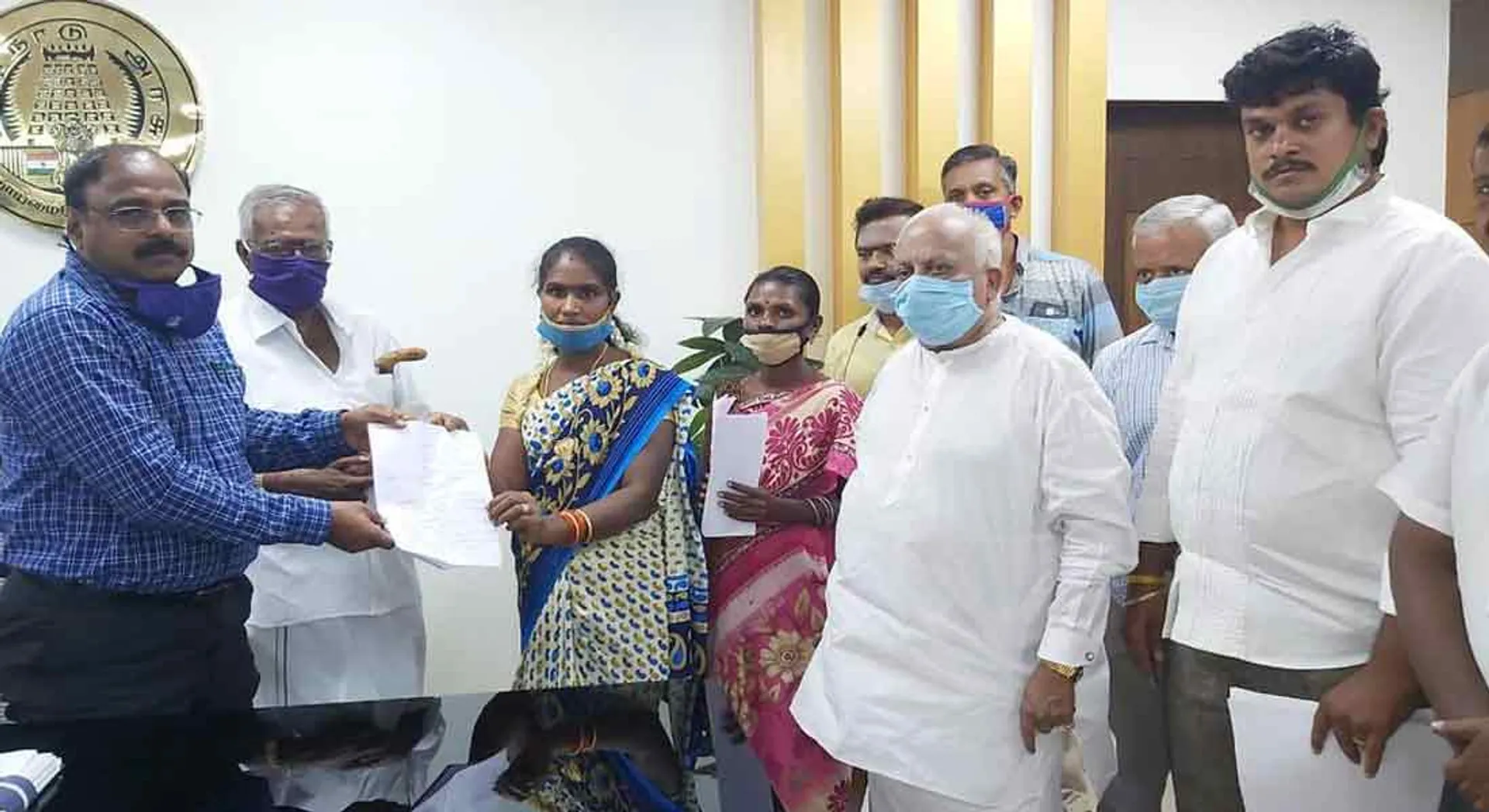  Vaniyambadi municipal commissioner to serve ... Victim old woman petition!