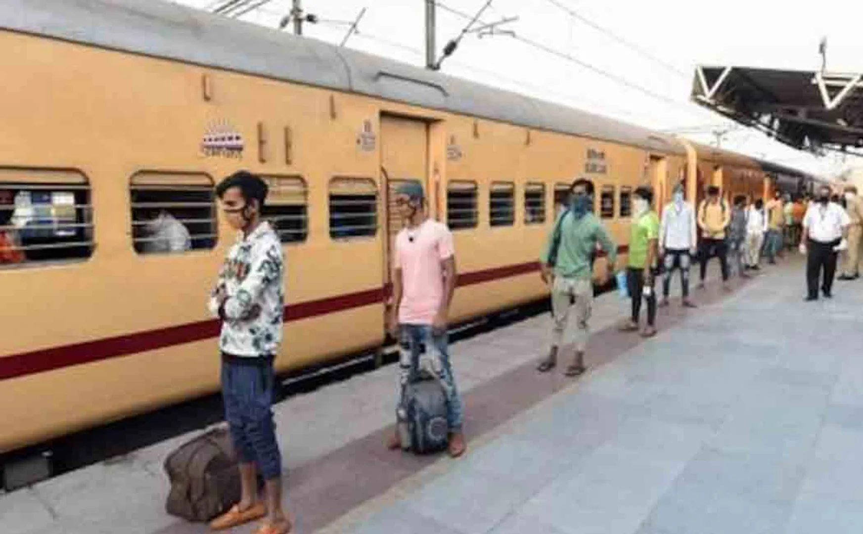 pasengers avoided corona test send back to delhi from bengaluru