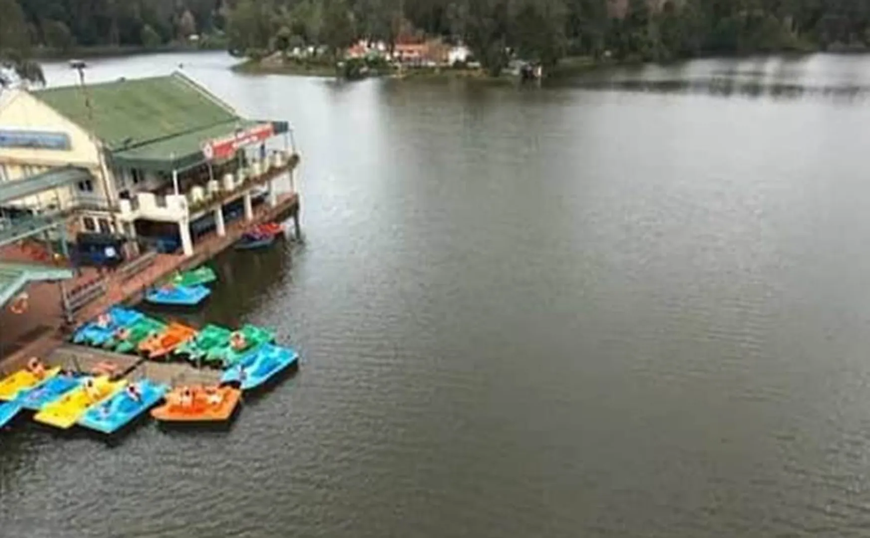 Pollution control officials inspecting Kodaikanal lake