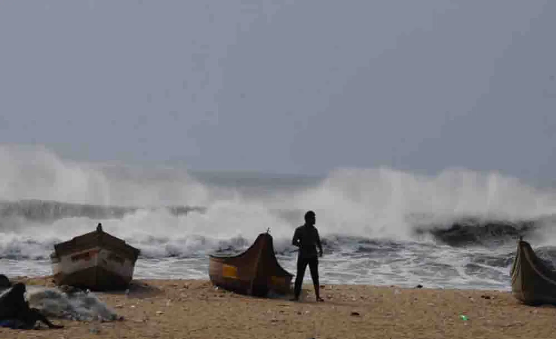 cyclone - amphan - chennai beach - 